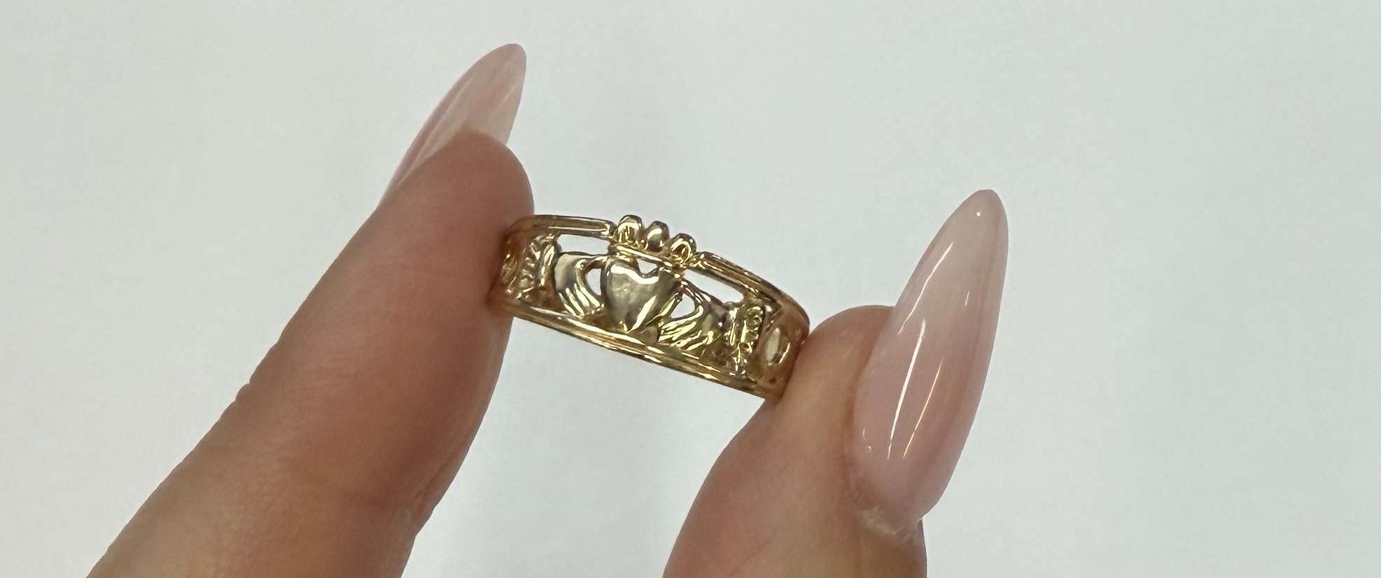 Vintage 10k Yellow Gold Claddagh Ring - Image 4