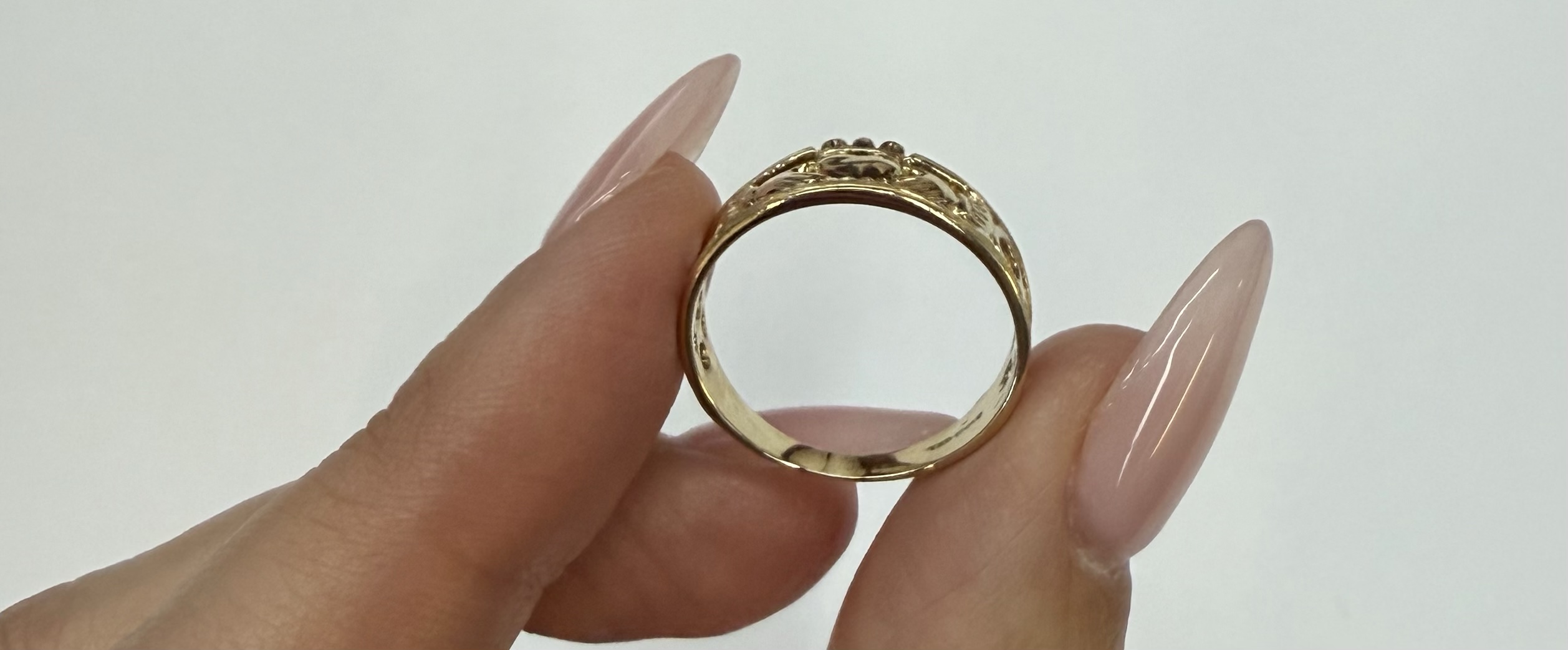 Vintage 10k Yellow Gold Claddagh Ring - Image 20