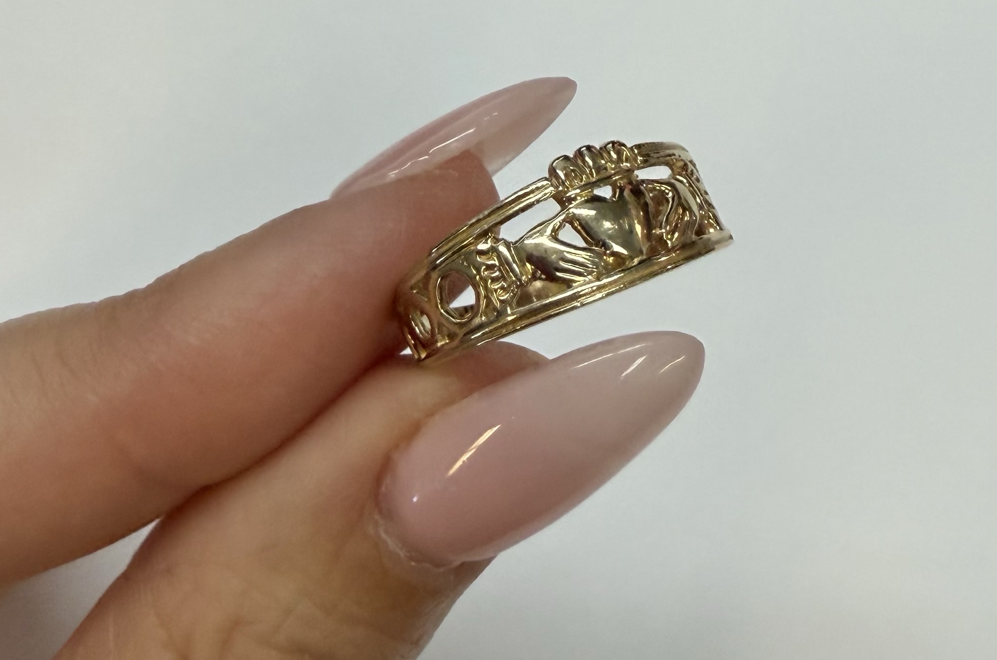 Vintage 10k Yellow Gold Claddagh Ring - Image 5
