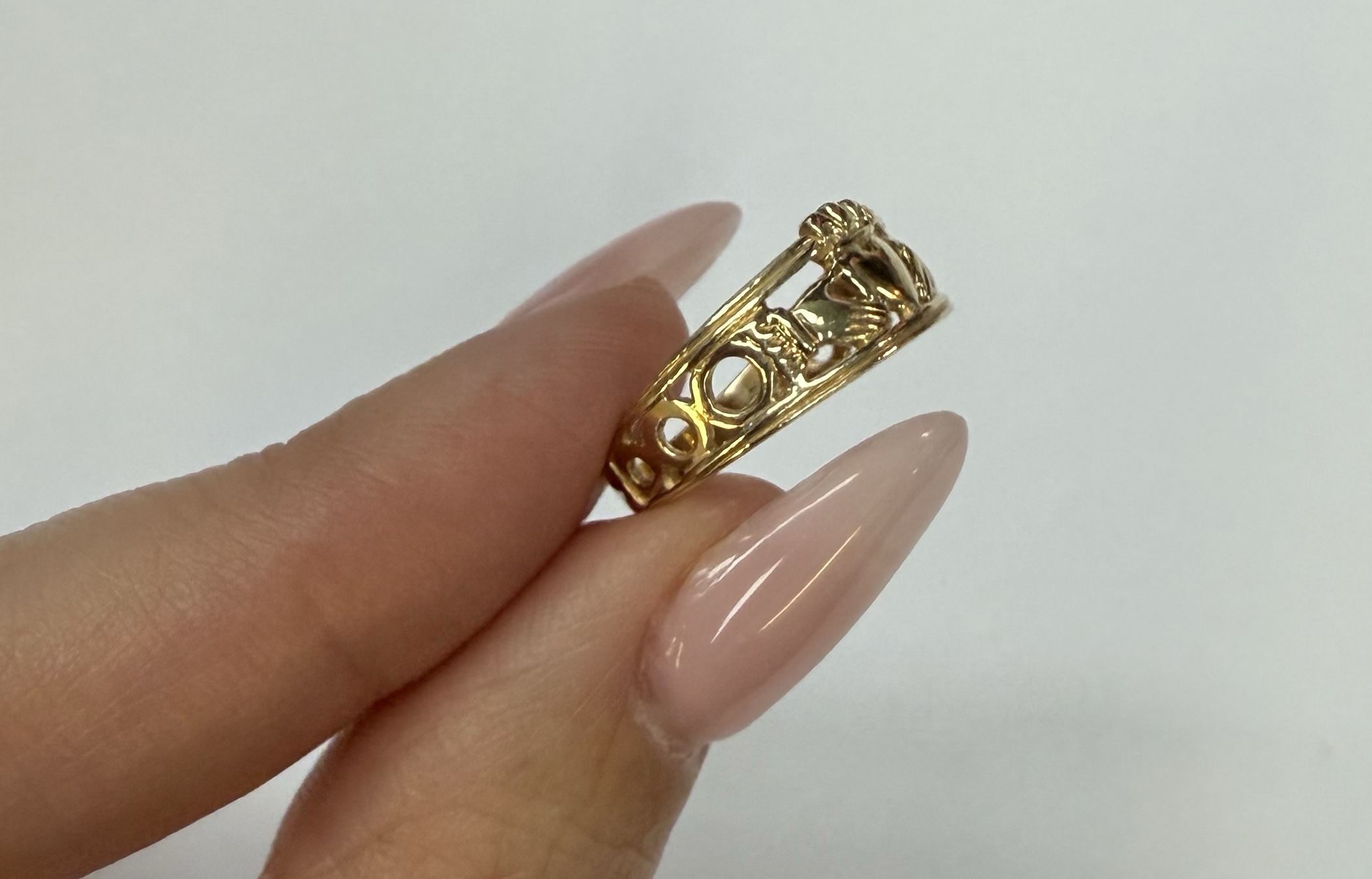Vintage 10k Yellow Gold Claddagh Ring - Image 6