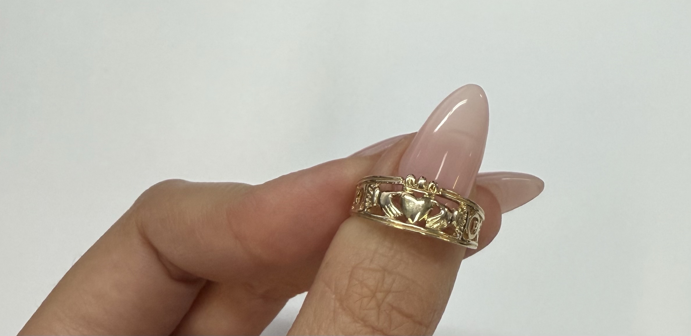 Vintage 10k Yellow Gold Claddagh Ring - Image 7