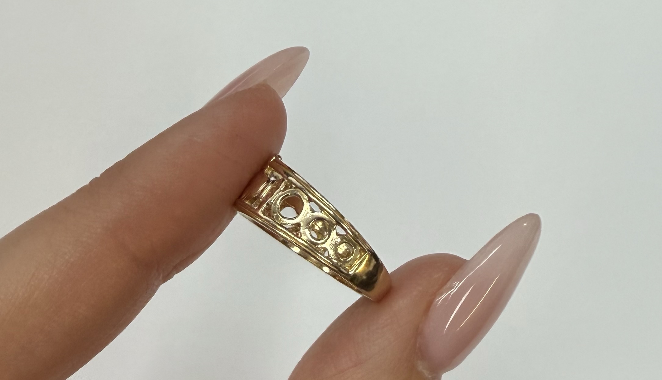 Vintage 10k Yellow Gold Claddagh Ring - Image 8