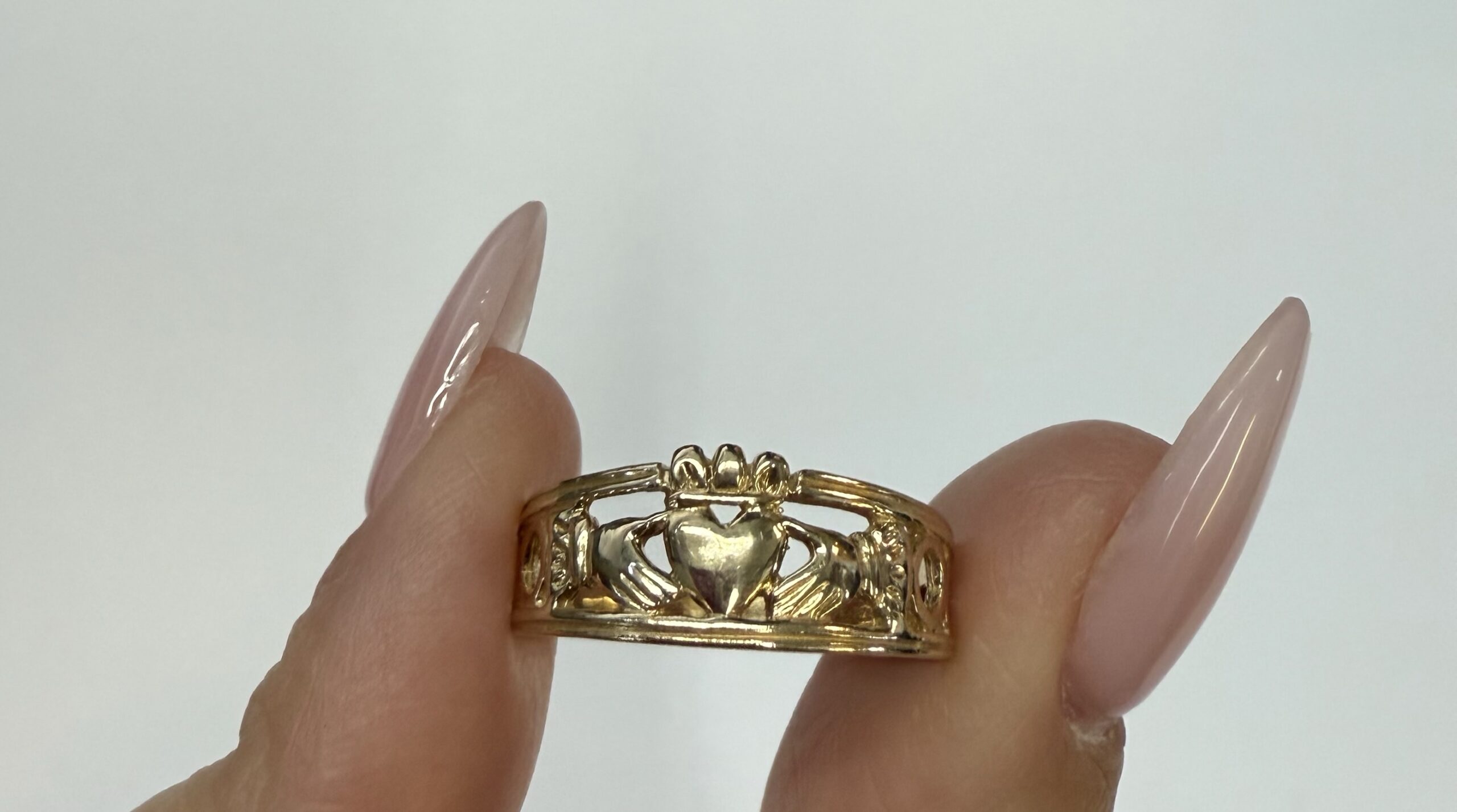 Vintage 10k Yellow Gold Claddagh Ring - Image 11
