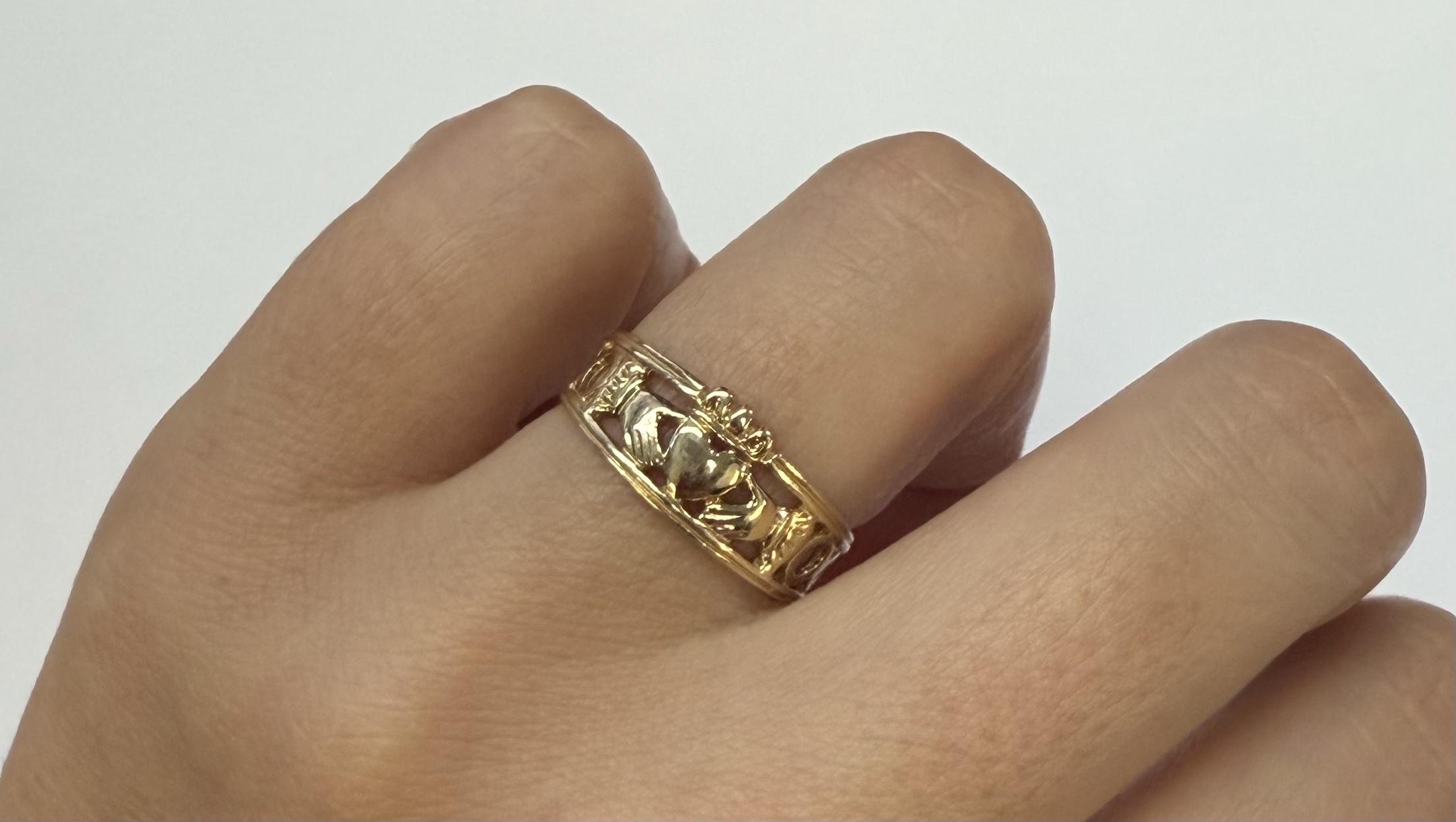 Vintage 10k Yellow Gold Claddagh Ring - Image 12