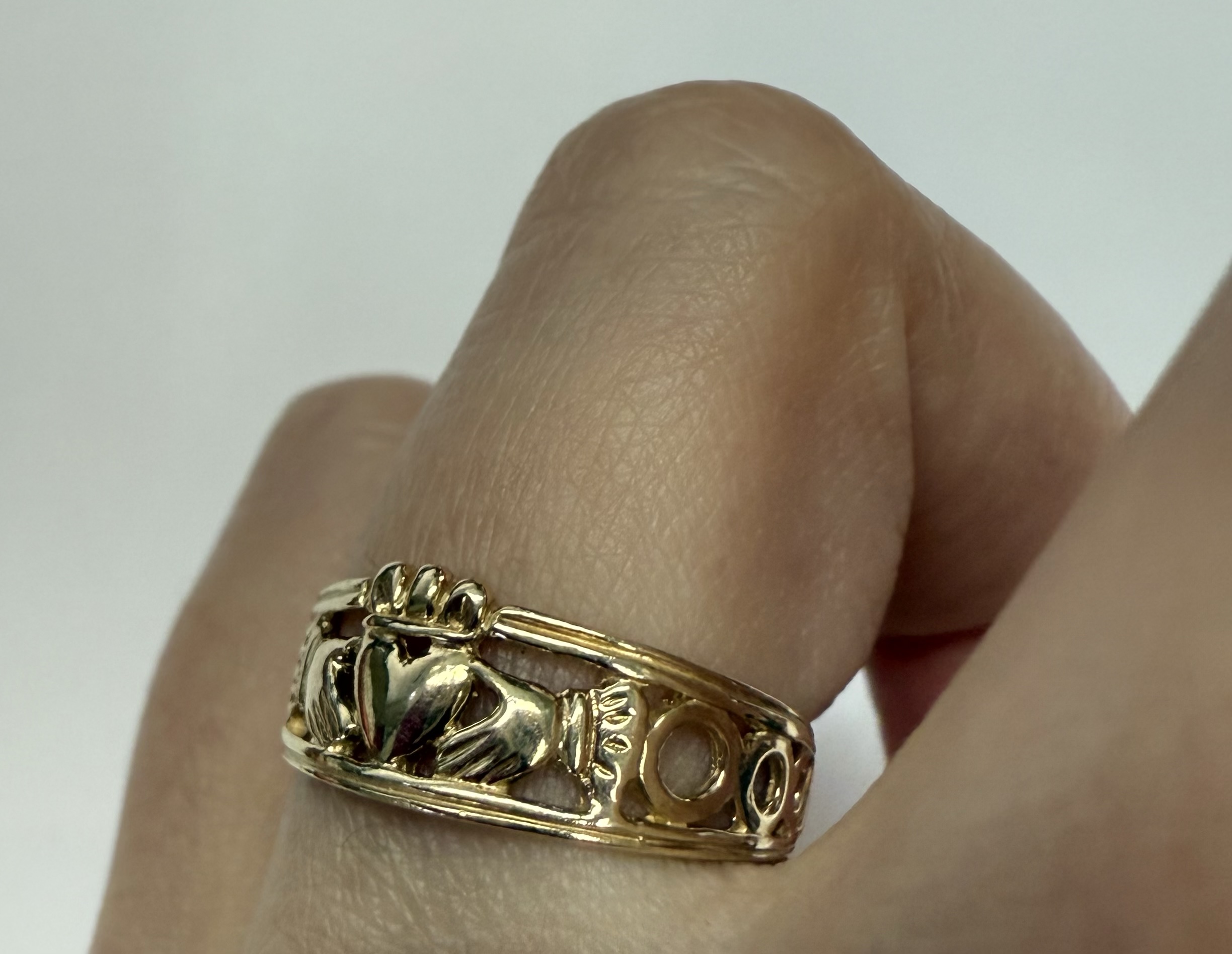 Vintage 10k Yellow Gold Claddagh Ring - Image 14