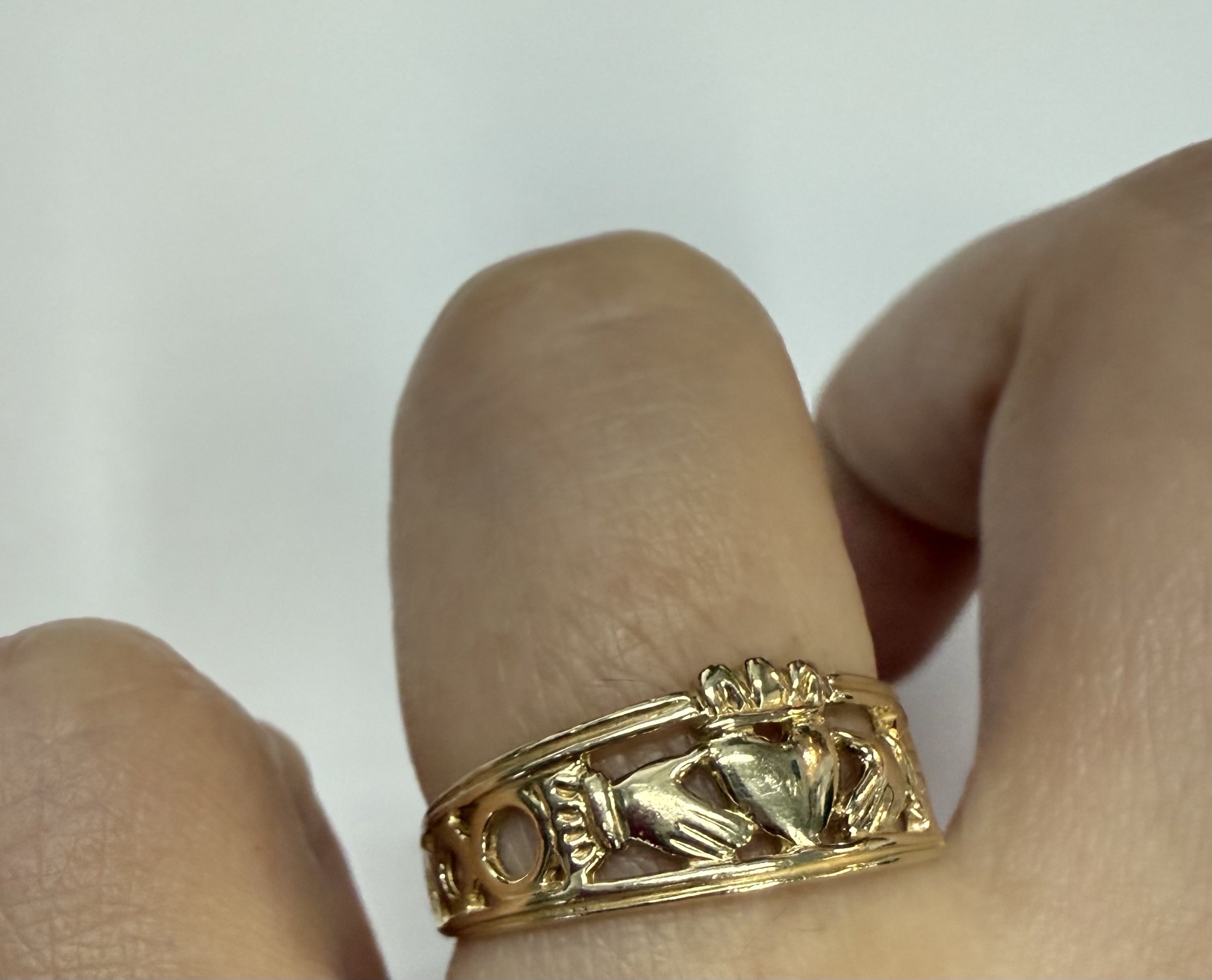 Vintage 10k Yellow Gold Claddagh Ring - Image 18