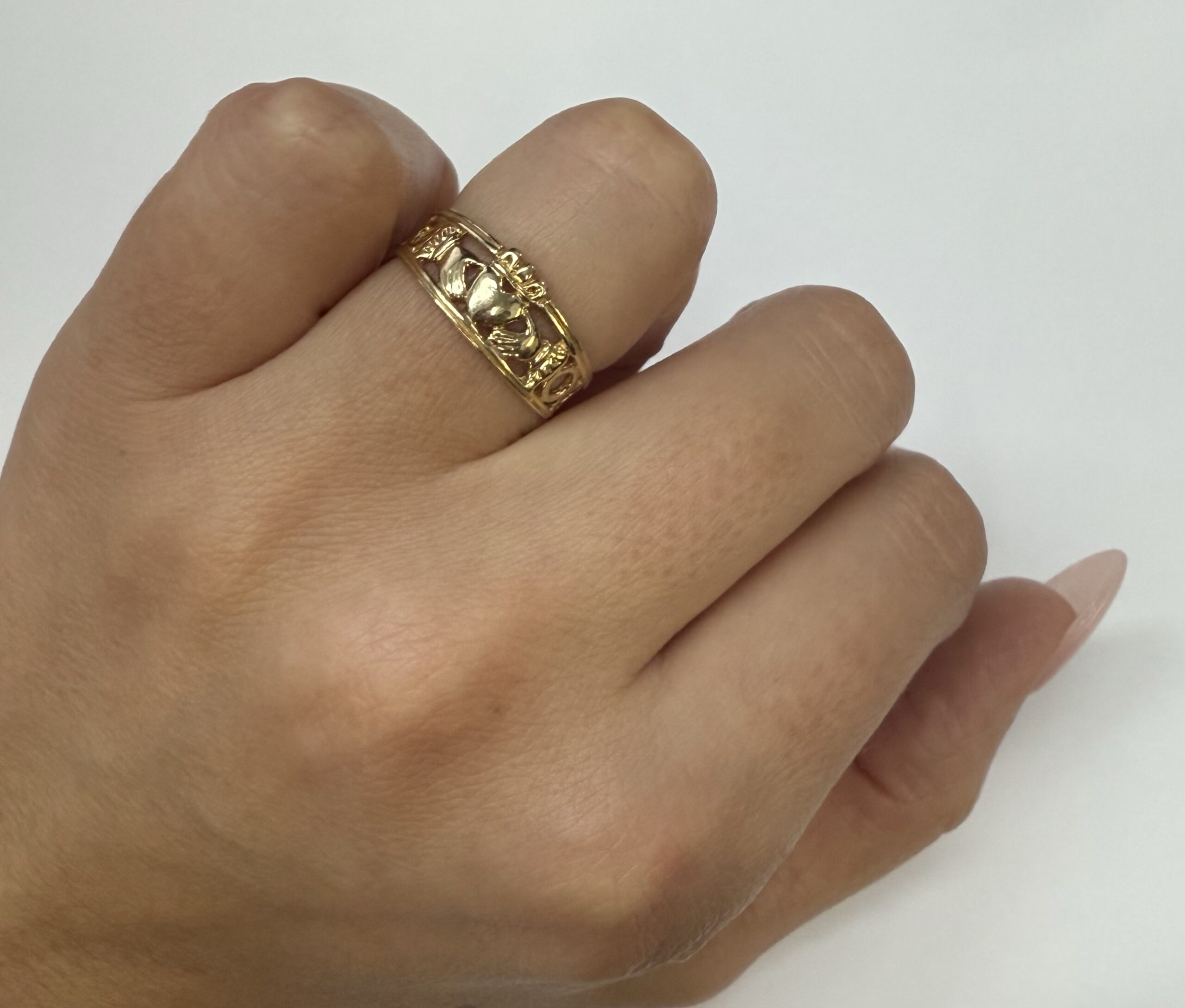 Vintage 10k Yellow Gold Claddagh Ring - Image 16