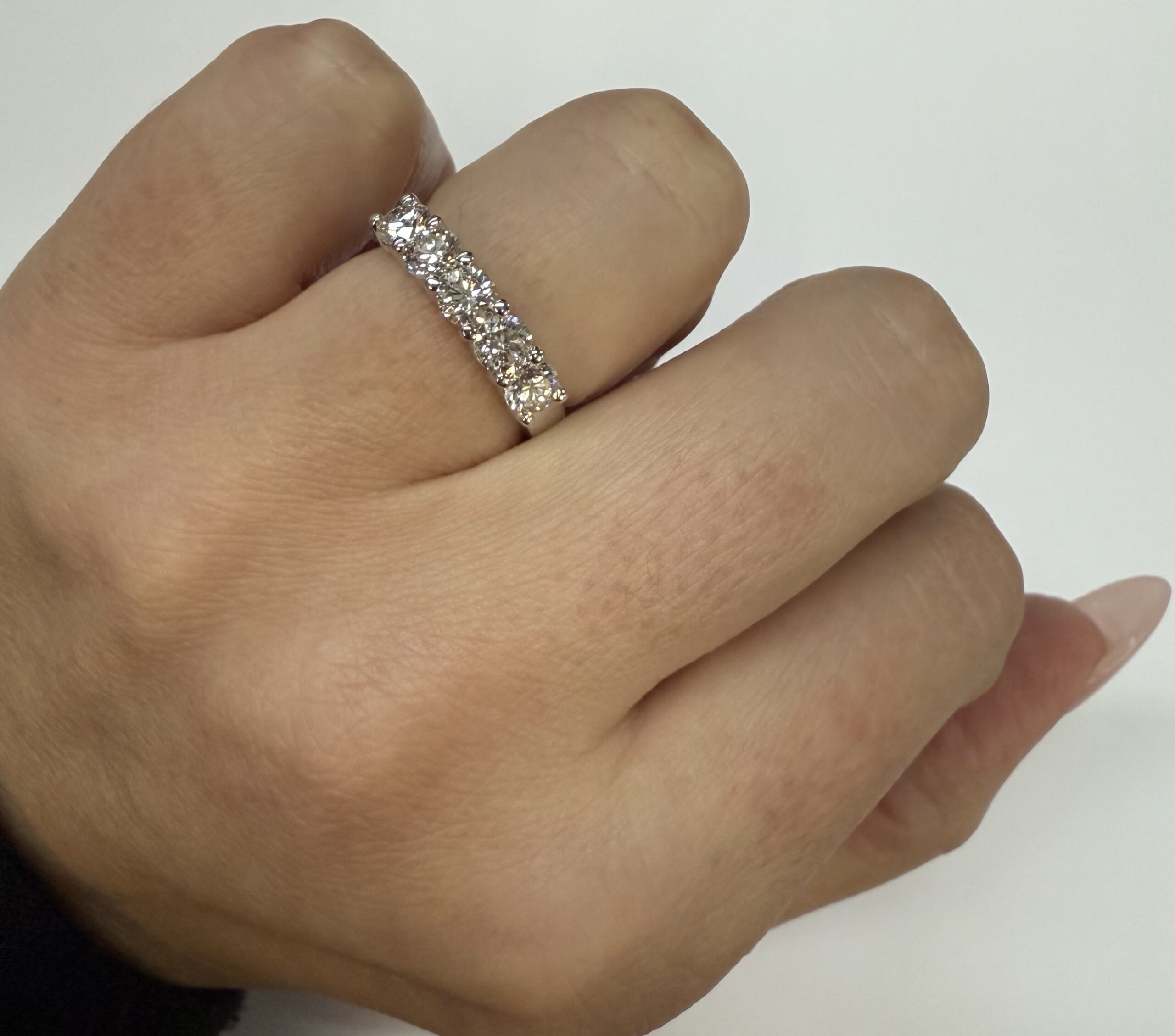 14k White Gold 5 Stone Shared Prong 1.27 Cttw Round Brilliant Cut Diamond Band - Image 13