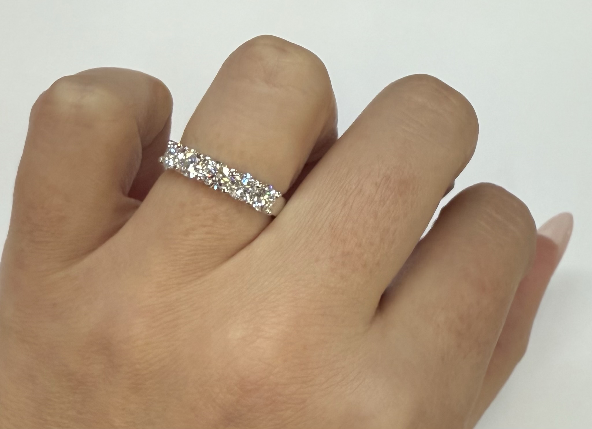 14k White Gold 5 Stone Shared Prong 1.27 Cttw Round Brilliant Cut Diamond Band - Image 17