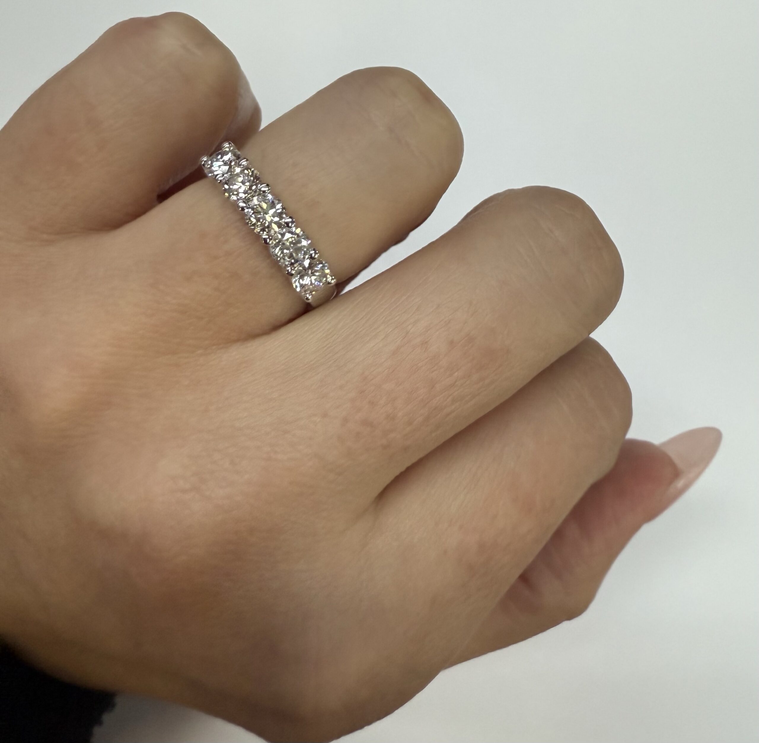 14k White Gold 5 Stone Shared Prong 1.27 Cttw Round Brilliant Cut Diamond Band - Image 19