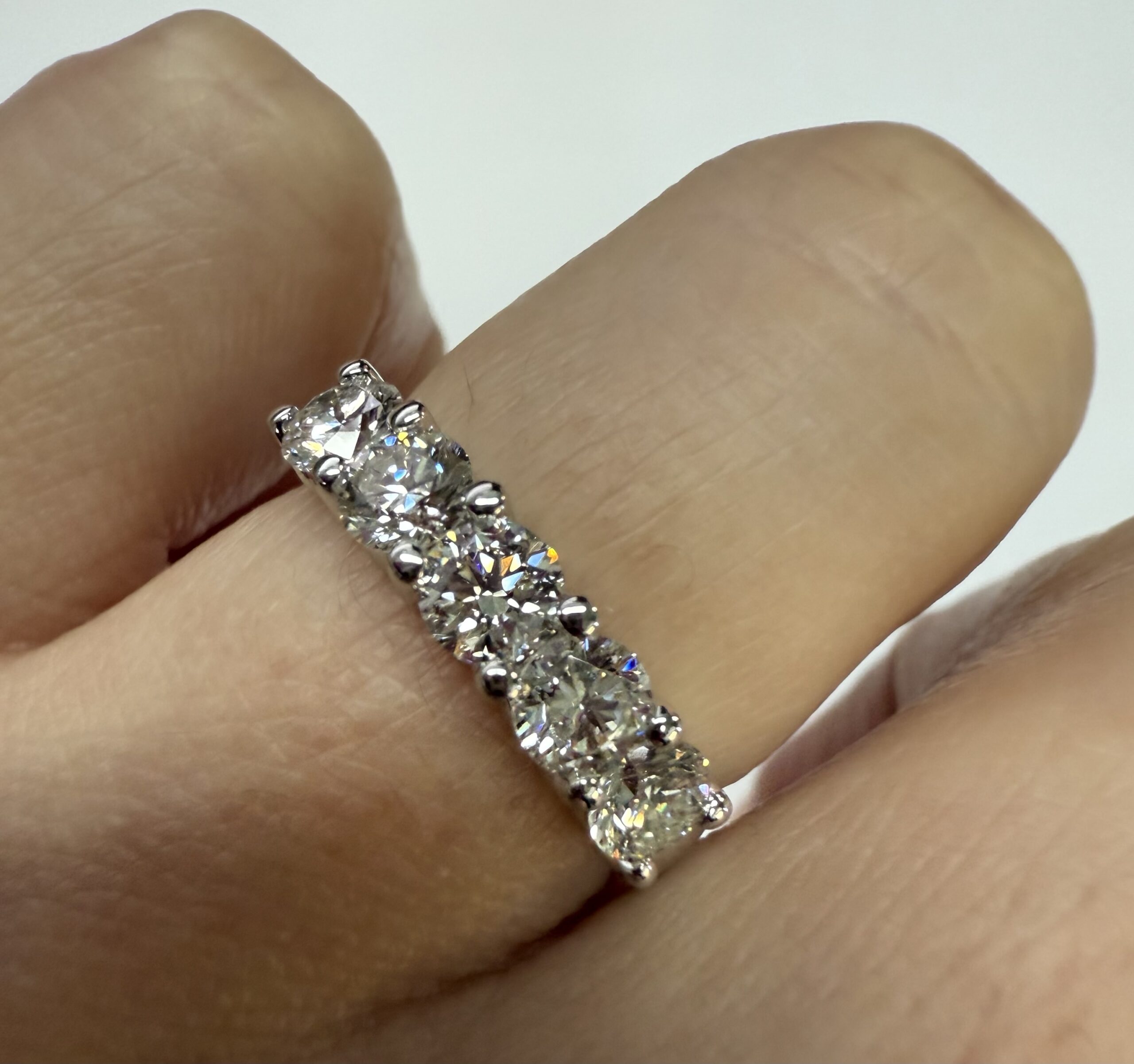 14k White Gold 5 Stone Shared Prong 1.27 Cttw Round Brilliant Cut Diamond Band - Image 20