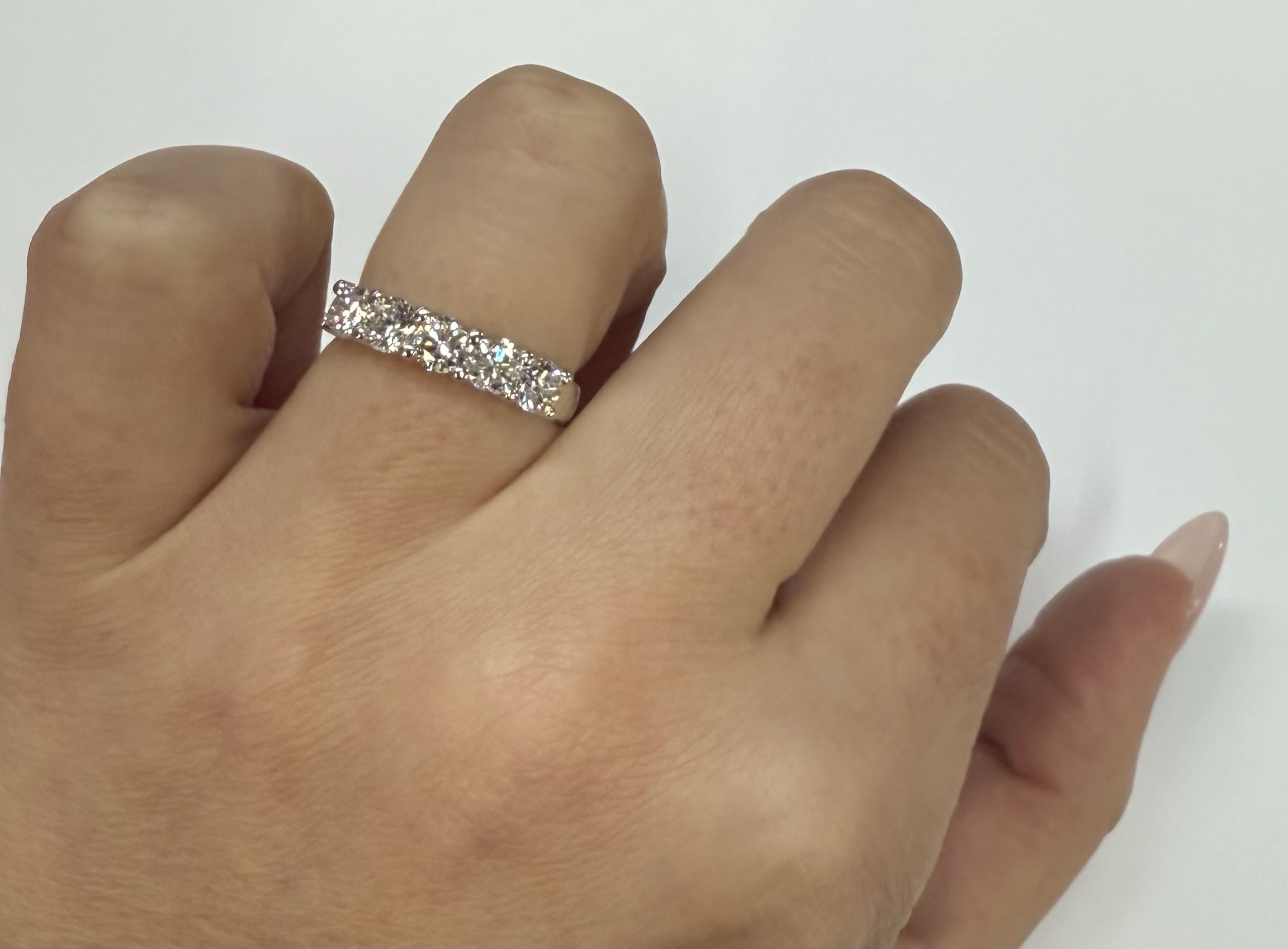 14k White Gold 5 Stone Shared Prong 1.27 Cttw Round Brilliant Cut Diamond Band - Image 22