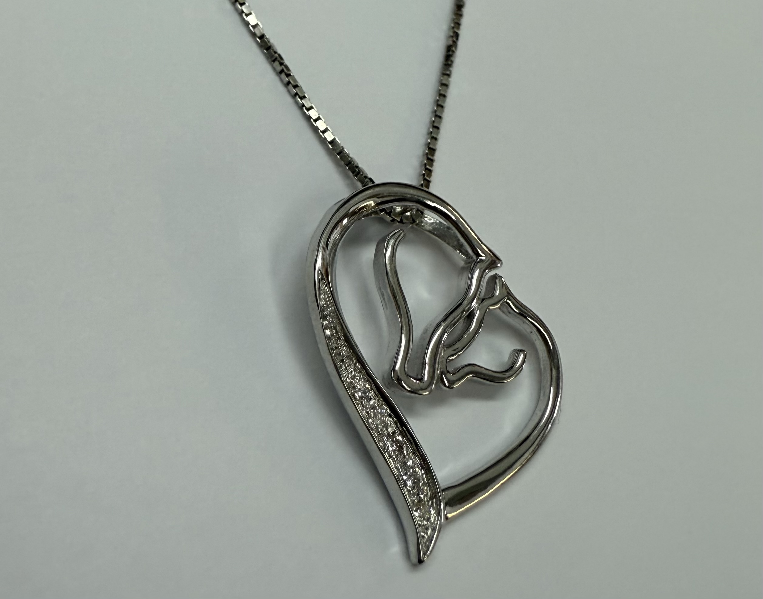 14k White Gold Horses's Head Heart Diamond Pendant - Image 12