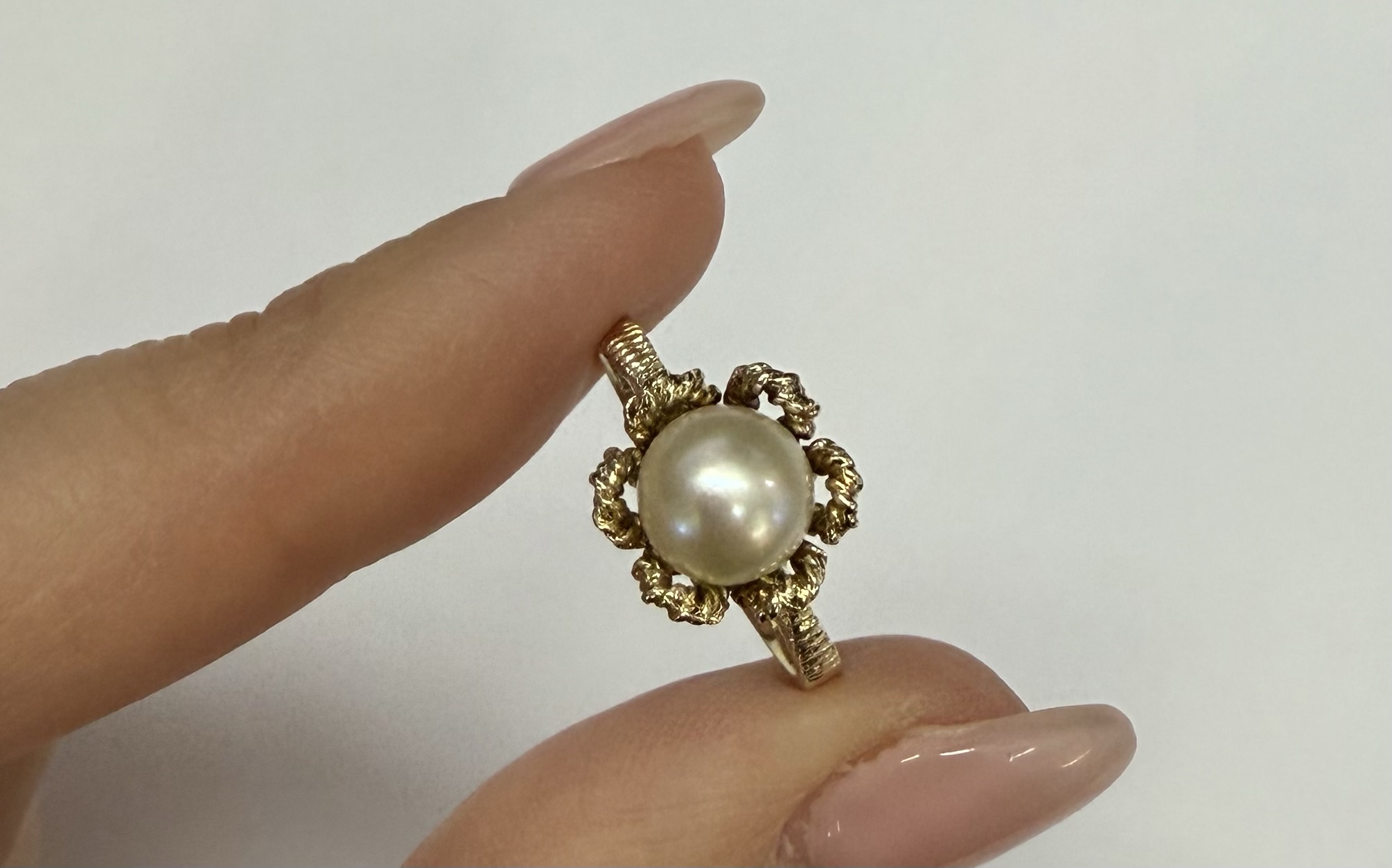 Vintage 14k Yellow Gold 6.5 MM Cultured Saltwater Pearl Ring - Image 2