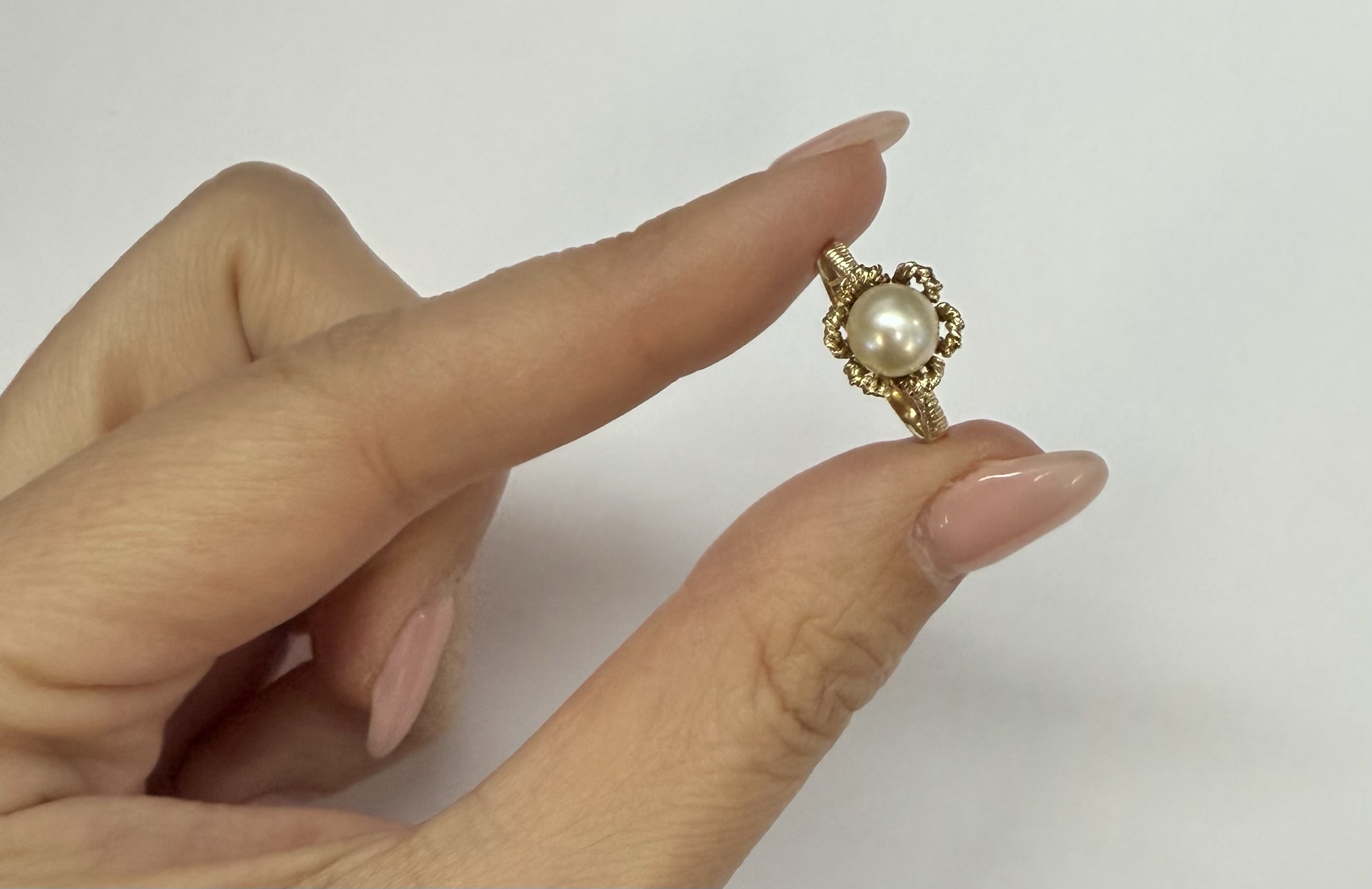 Vintage 14k Yellow Gold 6.5 MM Cultured Saltwater Pearl Ring - Image 3