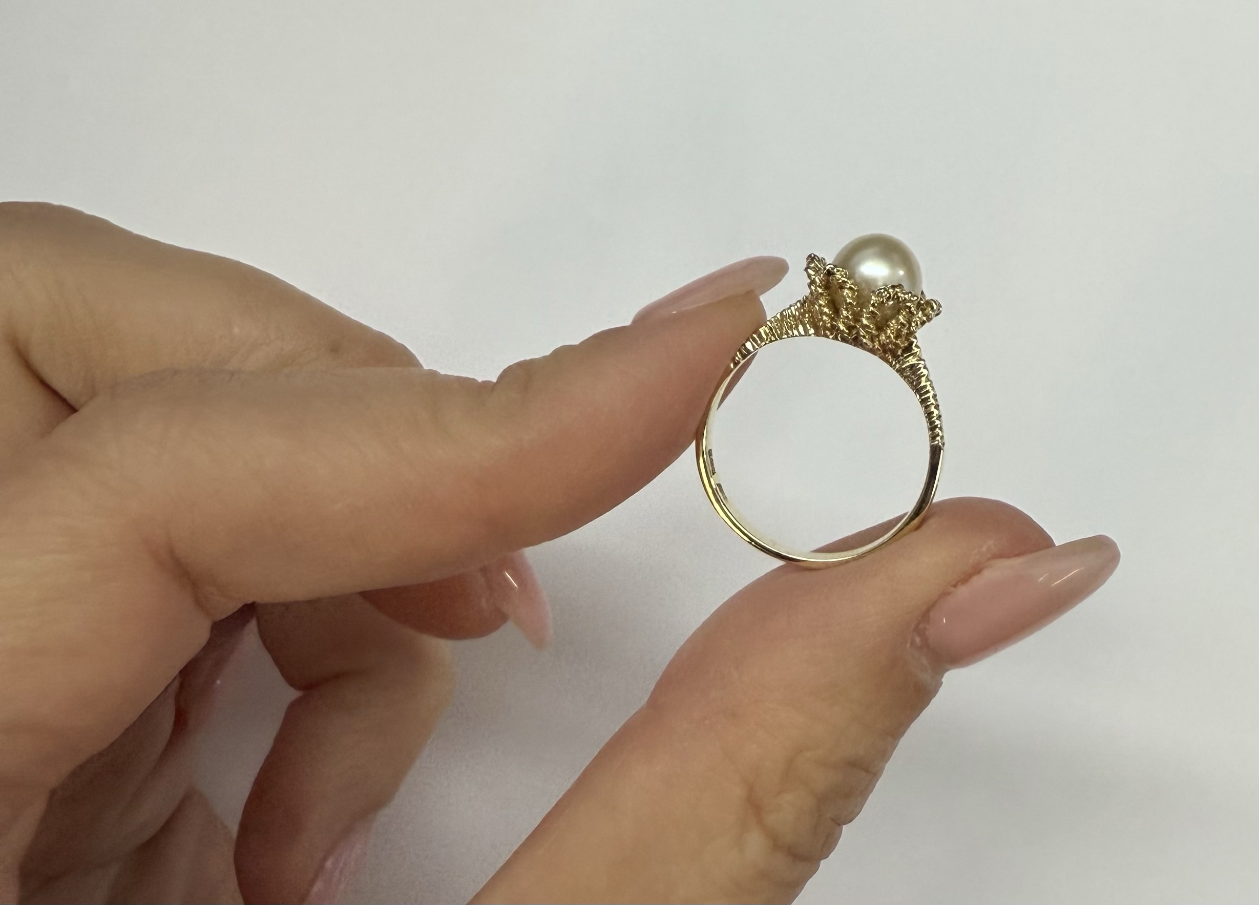 Vintage 14k Yellow Gold 6.5 MM Cultured Saltwater Pearl Ring - Image 4