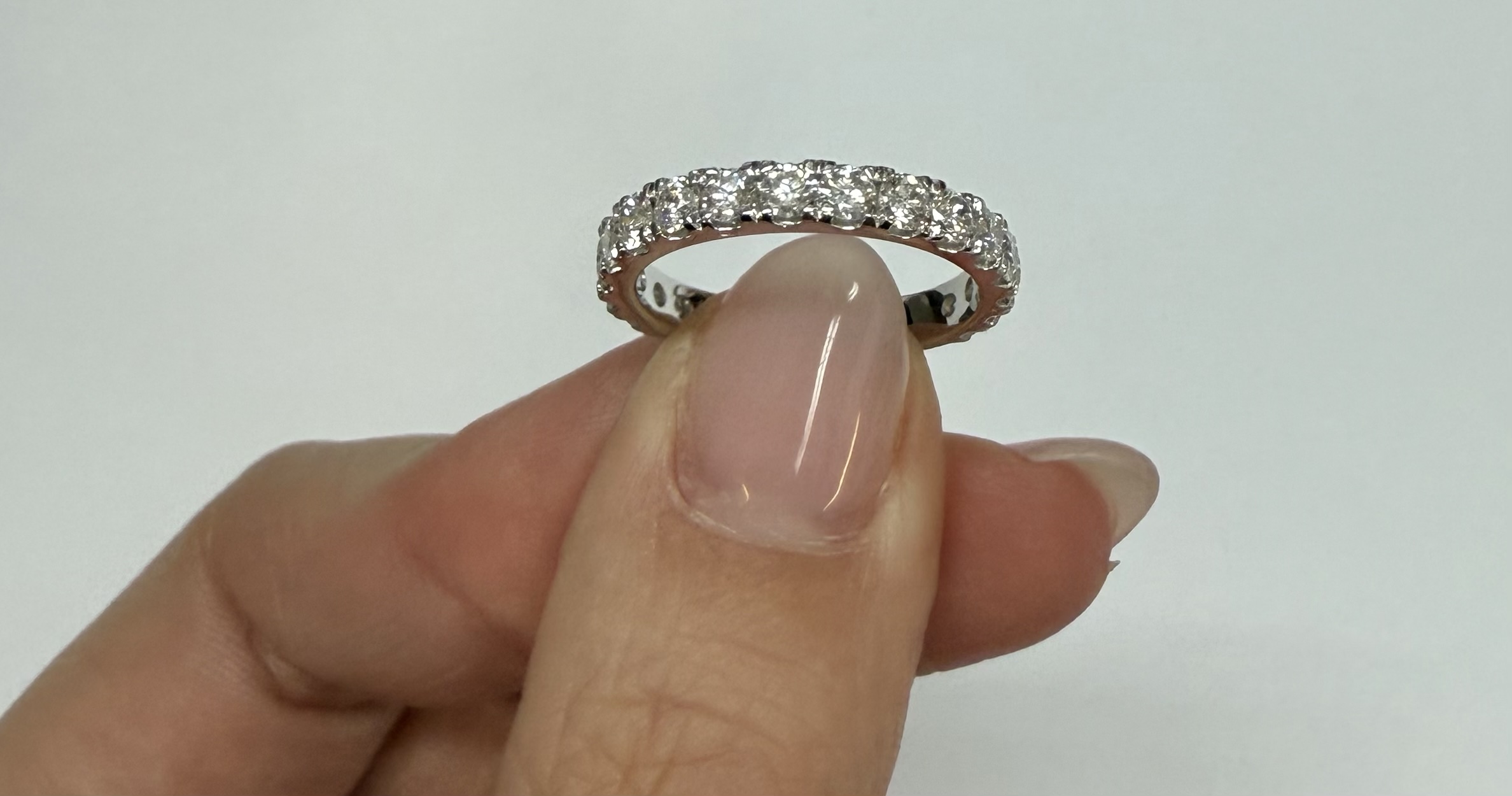 14k White Gold 1.26 Cttw Round Brilliant Cut Diamond Fishtail Style Band