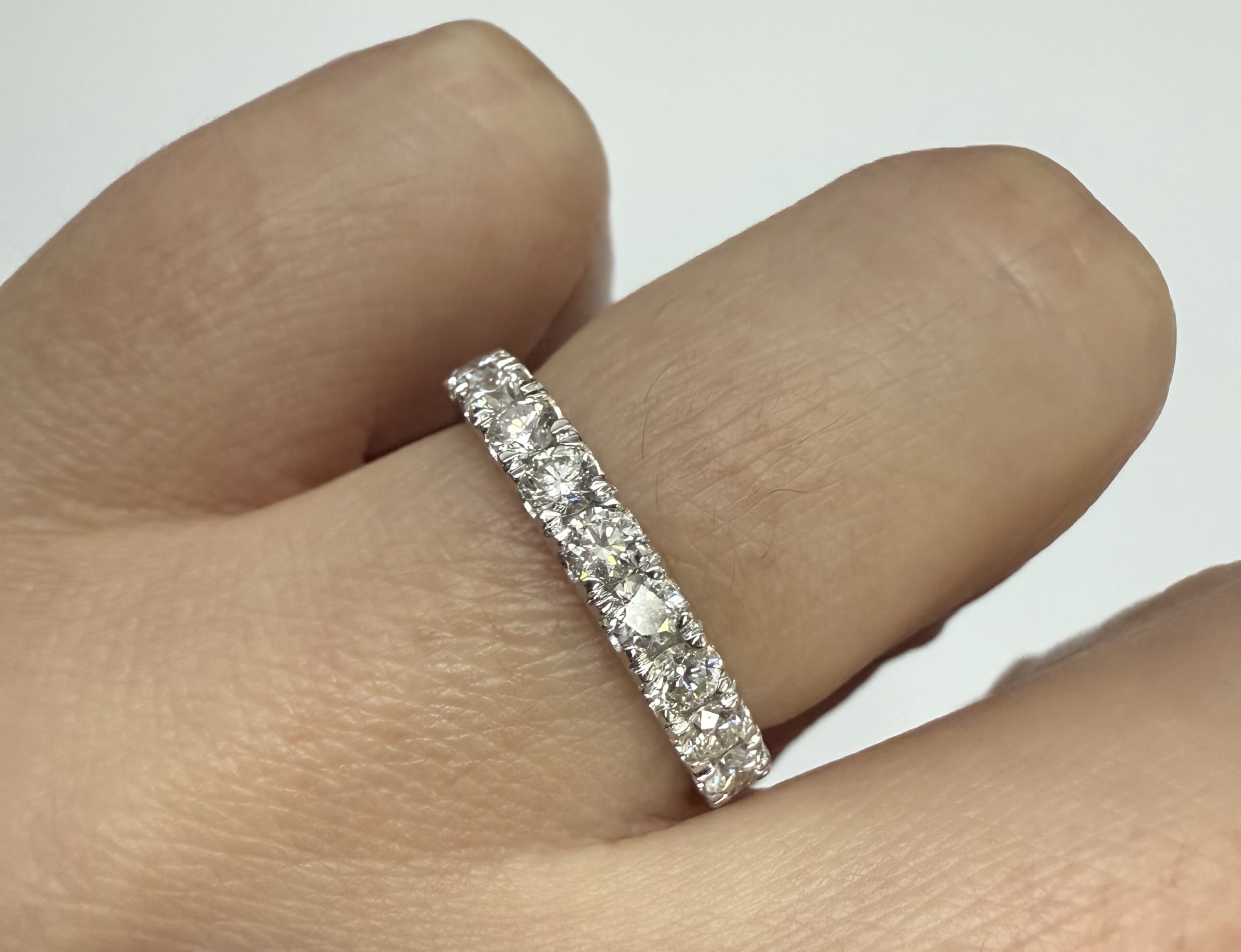 14k White Gold 1.26 Cttw Round Brilliant Cut Diamond Fishtail Style Band - Image 9