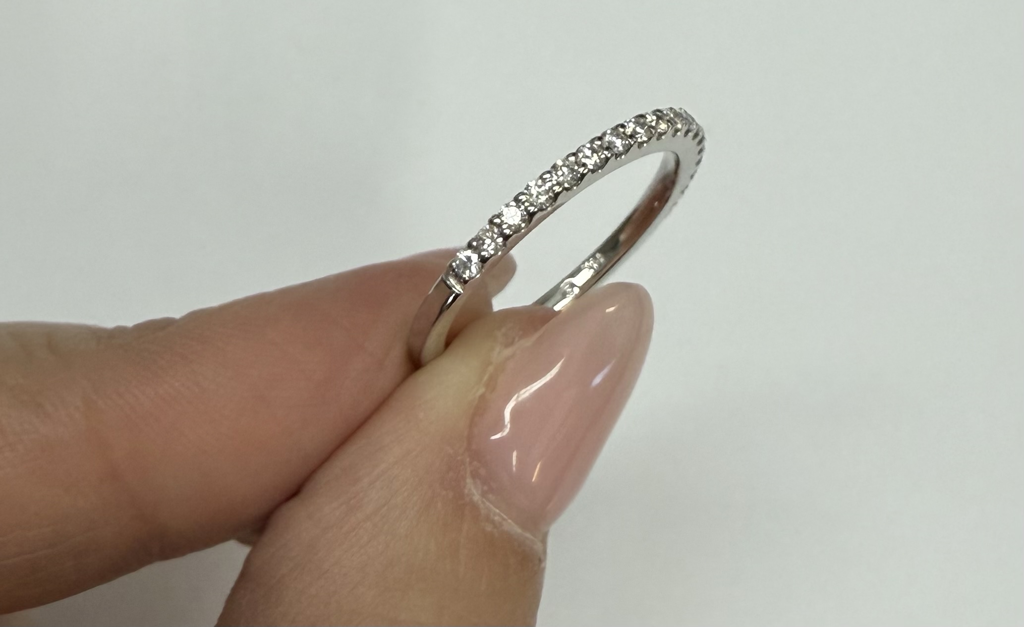 14k White Gold 18 Stone Genuine .29 Cttw Round Brilliant Cut Diamond Band - Image 15