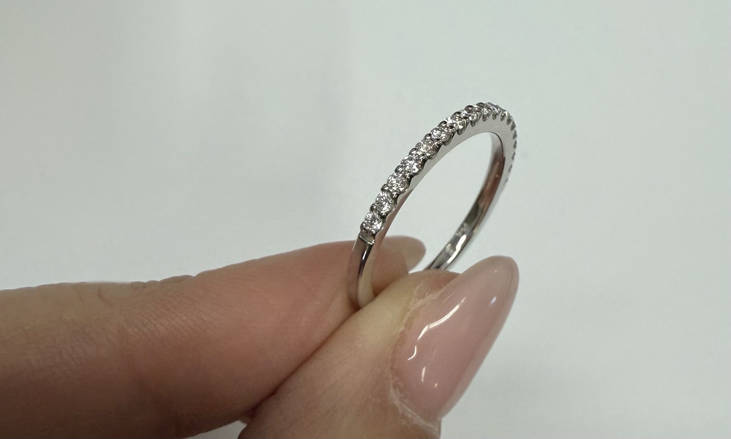 14k White Gold 18 Stone Genuine .29 Cttw Round Brilliant Cut Diamond Band - Image 16