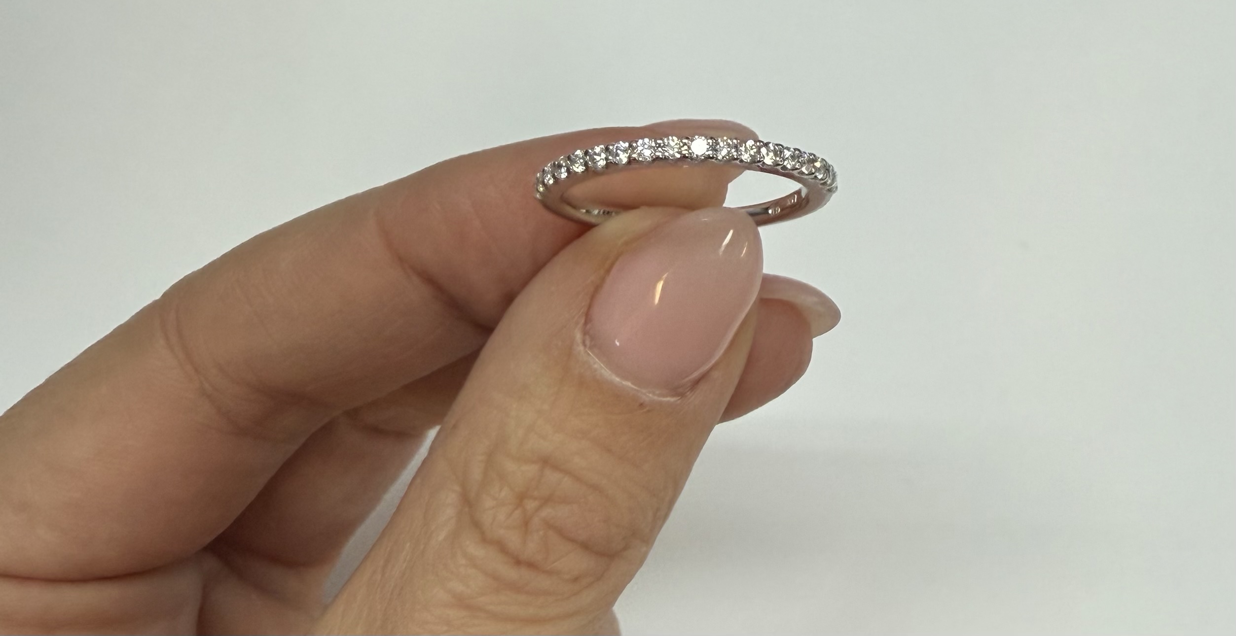 14k White Gold 18 Stone Genuine .29 Cttw Round Brilliant Cut Diamond Band - Image 9