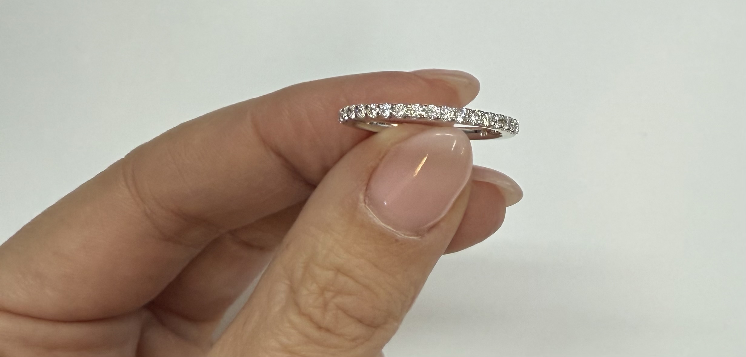 14k White Gold 18 Stone Genuine .29 Cttw Round Brilliant Cut Diamond Band - Image 8