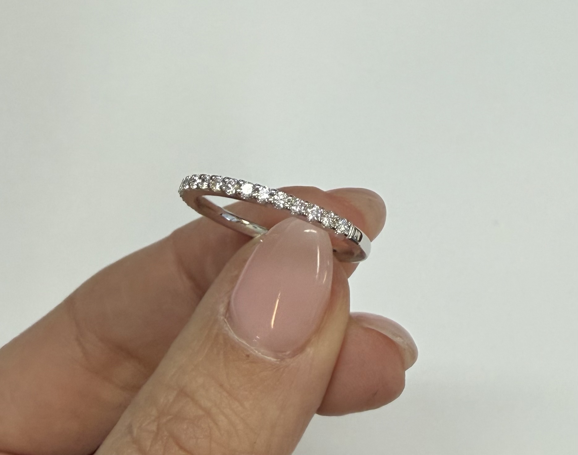 14k White Gold 18 Stone Genuine .29 Cttw Round Brilliant Cut Diamond Band - Image 7