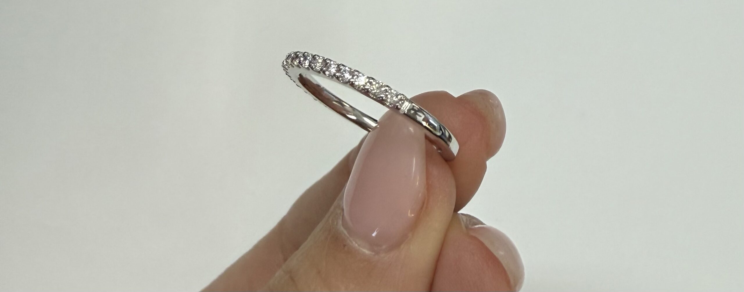 14k White Gold 18 Stone Genuine .29 Cttw Round Brilliant Cut Diamond Band - Image 6