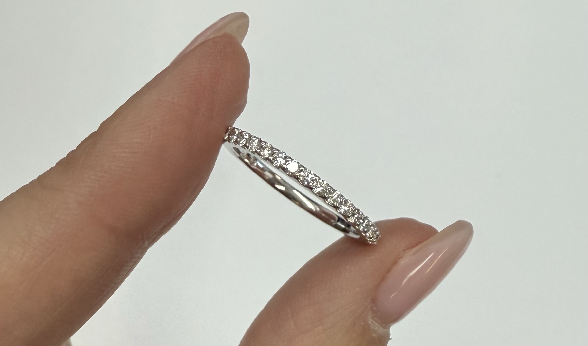 14k White Gold 18 Stone Genuine .29 Cttw Round Brilliant Cut Diamond Band - Image 3