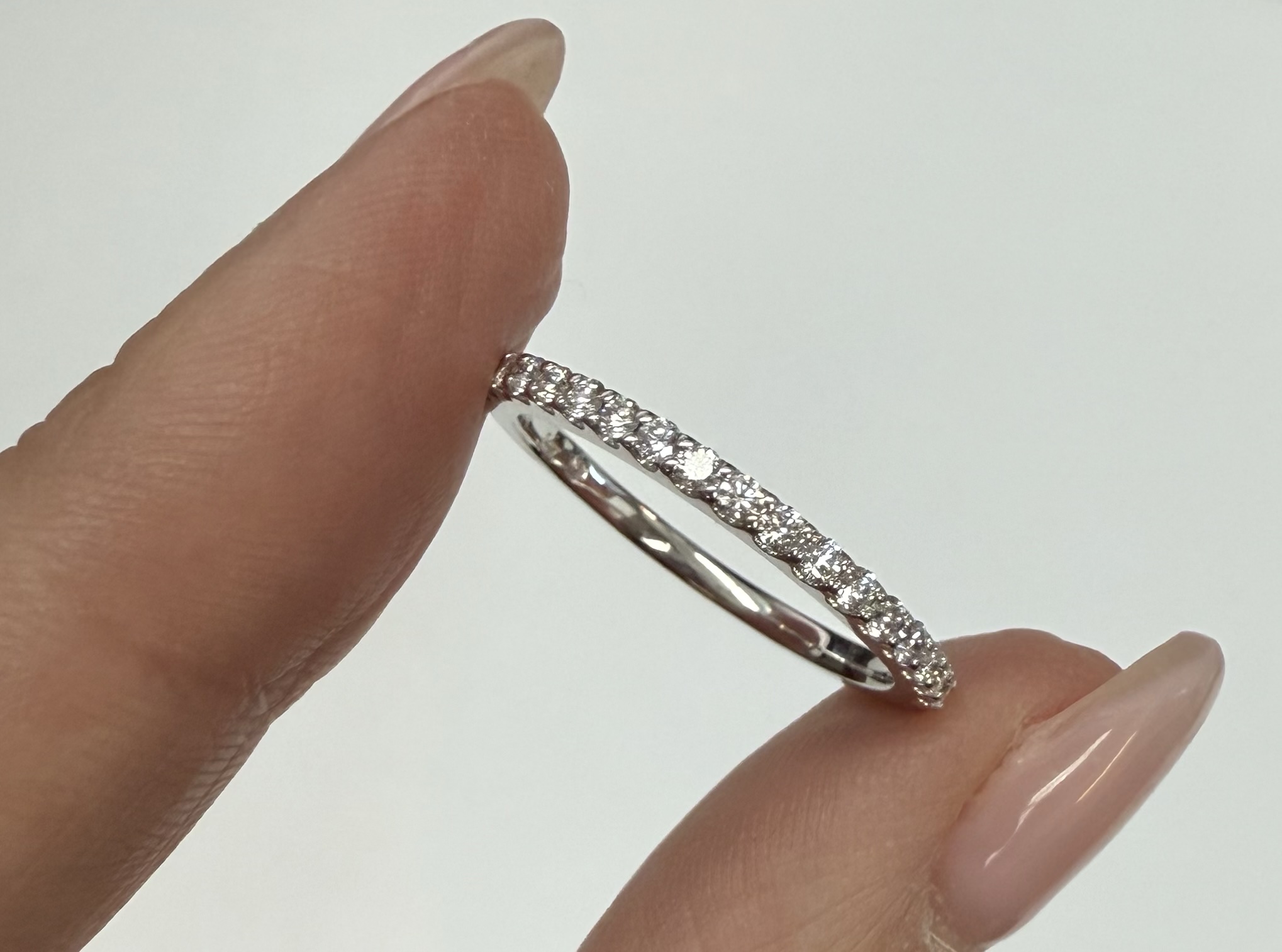 14k White Gold 18 Stone Genuine .29 Cttw Round Brilliant Cut Diamond Band - Image 2