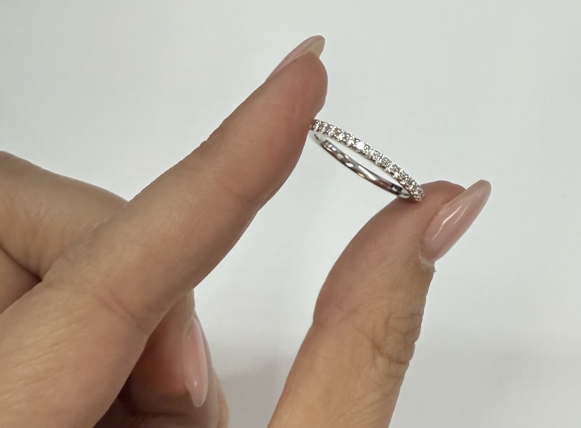 14k White Gold 18 Stone Genuine .29 Cttw Round Brilliant Cut Diamond Band - Image 10