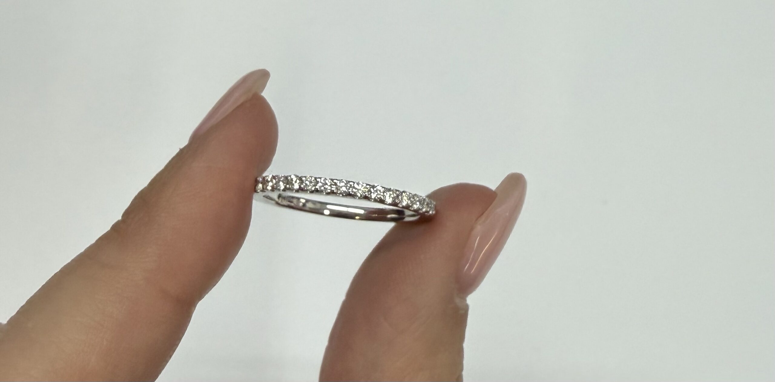 14k White Gold 18 Stone Genuine .29 Cttw Round Brilliant Cut Diamond Band - Image 11