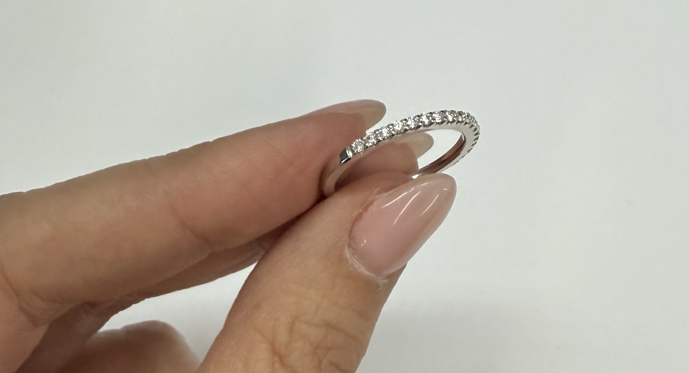 14k White Gold 18 Stone Genuine .29 Cttw Round Brilliant Cut Diamond Band - Image 23