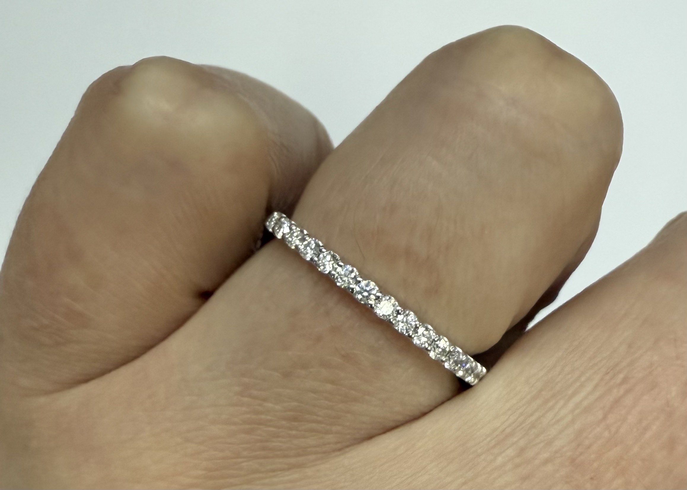 14k White Gold 18 Stone Genuine .29 Cttw Round Brilliant Cut Diamond Band - Image 27