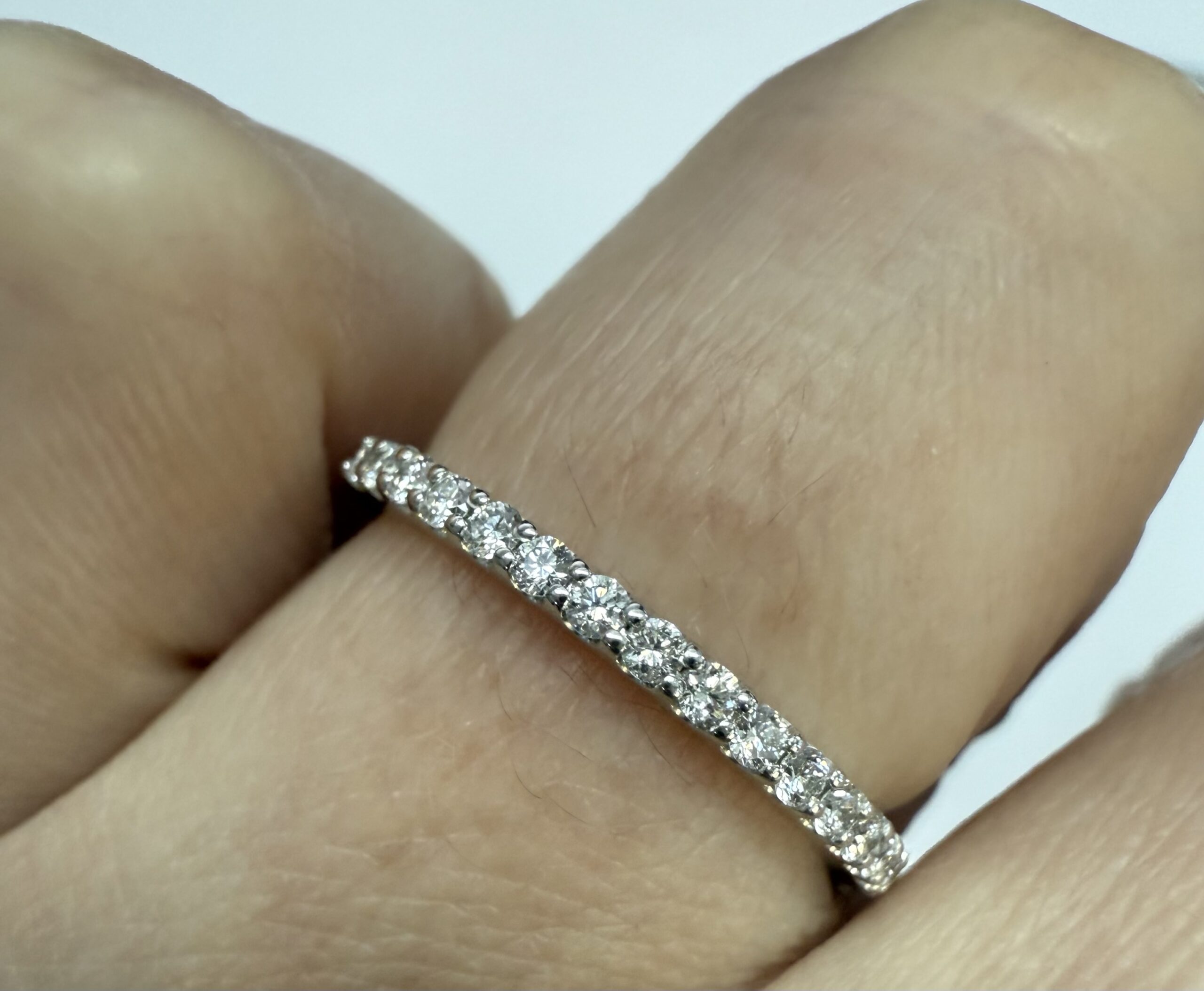 14k White Gold 18 Stone Genuine .29 Cttw Round Brilliant Cut Diamond Band - Image 28