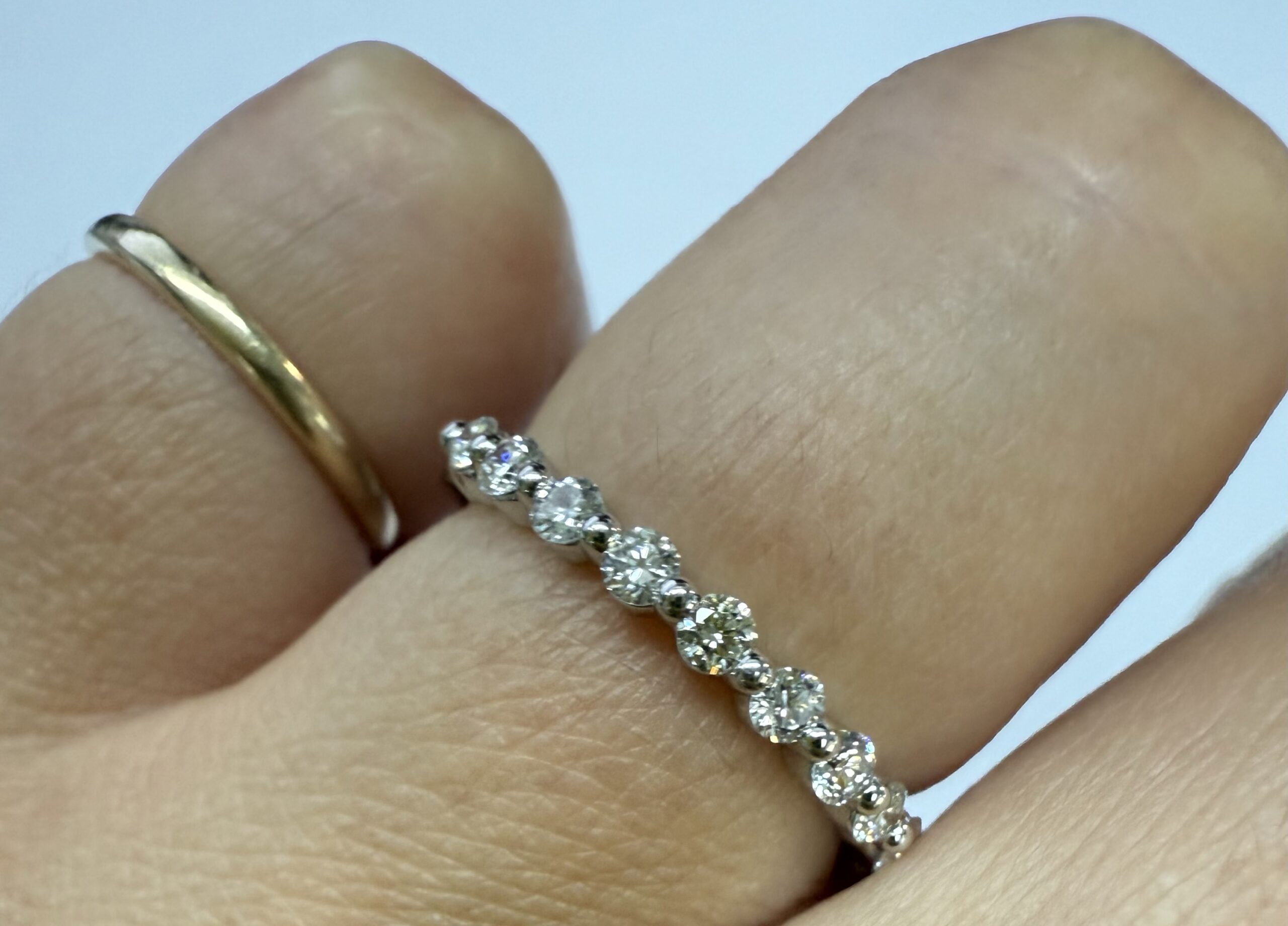 14k White Gold 11 Stone Genuine 1/2 Cttw Round Brilliant Cut Diamond Band - Image 32