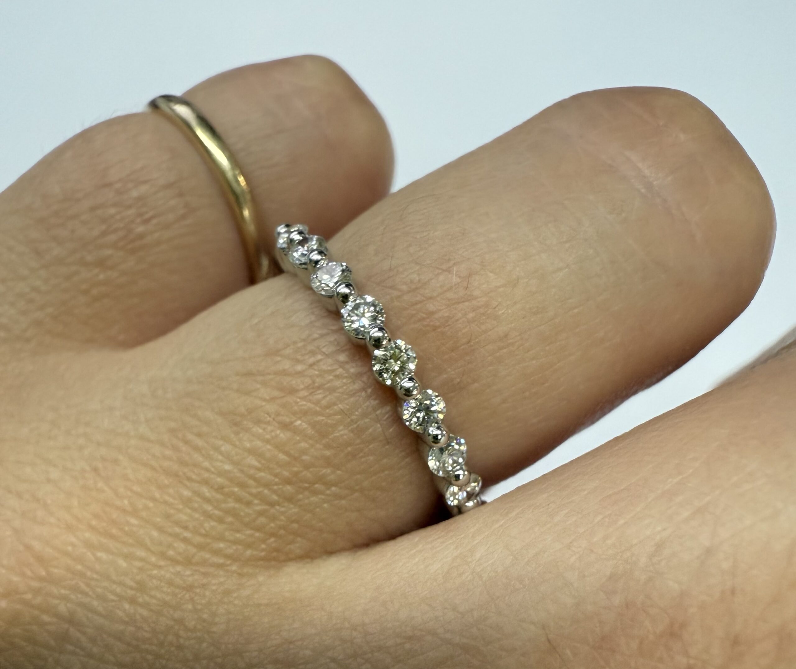 14k White Gold 11 Stone Genuine 1/2 Cttw Round Brilliant Cut Diamond Band - Image 43