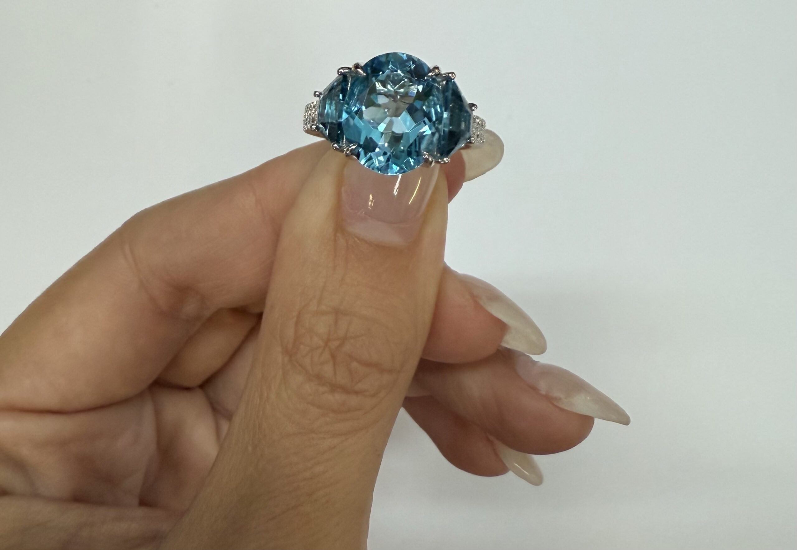 14k White Gold Genuine 4.95 Cttw Blue Topaz & 1.47 Cttw Genuine London Blue Topaz Ring - Image 5