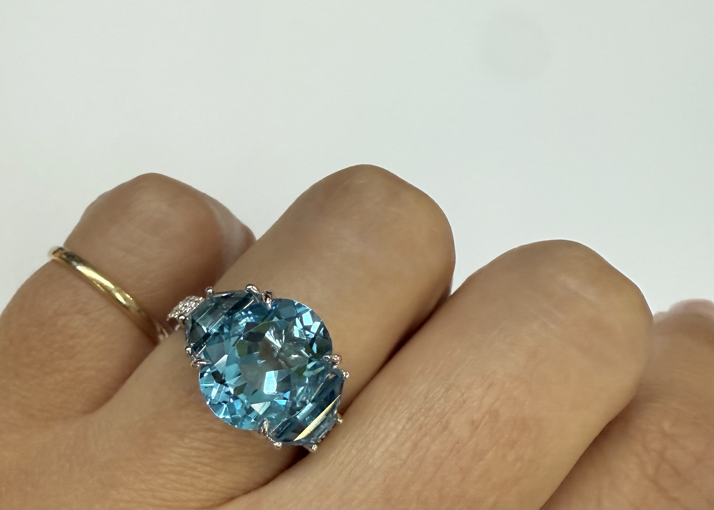 14k White Gold Genuine 4.95 Cttw Blue Topaz & 1.47 Cttw Genuine London Blue Topaz Ring - Image 17