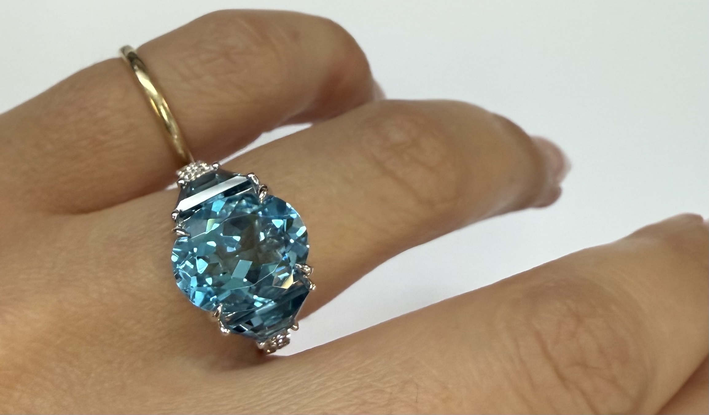 14k White Gold Genuine 4.95 Cttw Blue Topaz & 1.47 Cttw Genuine London Blue Topaz Ring - Image 3