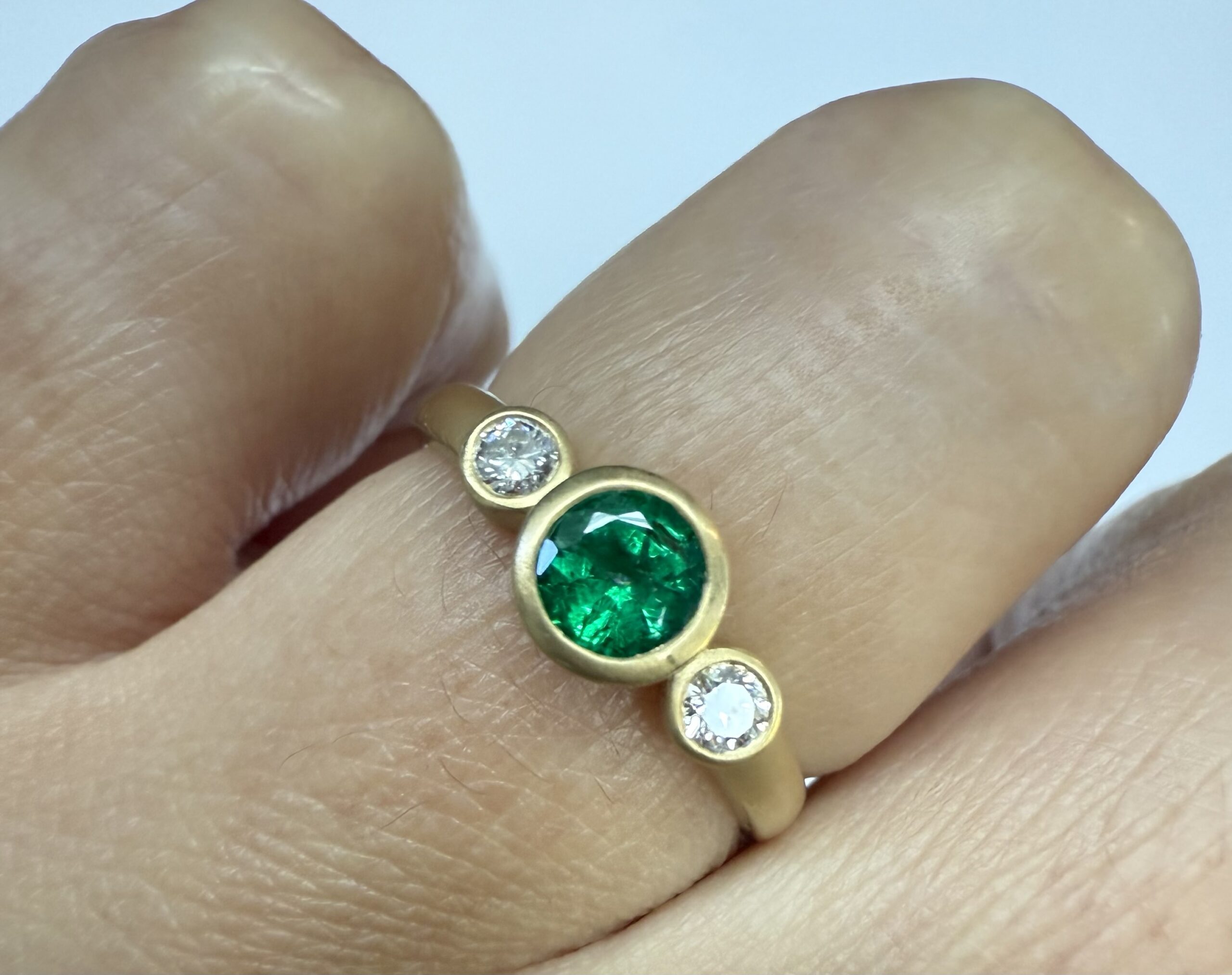 18k Yellow Gold Genuine .40 Cttw Emerald & Diamond Three Stone Ring - Image 22