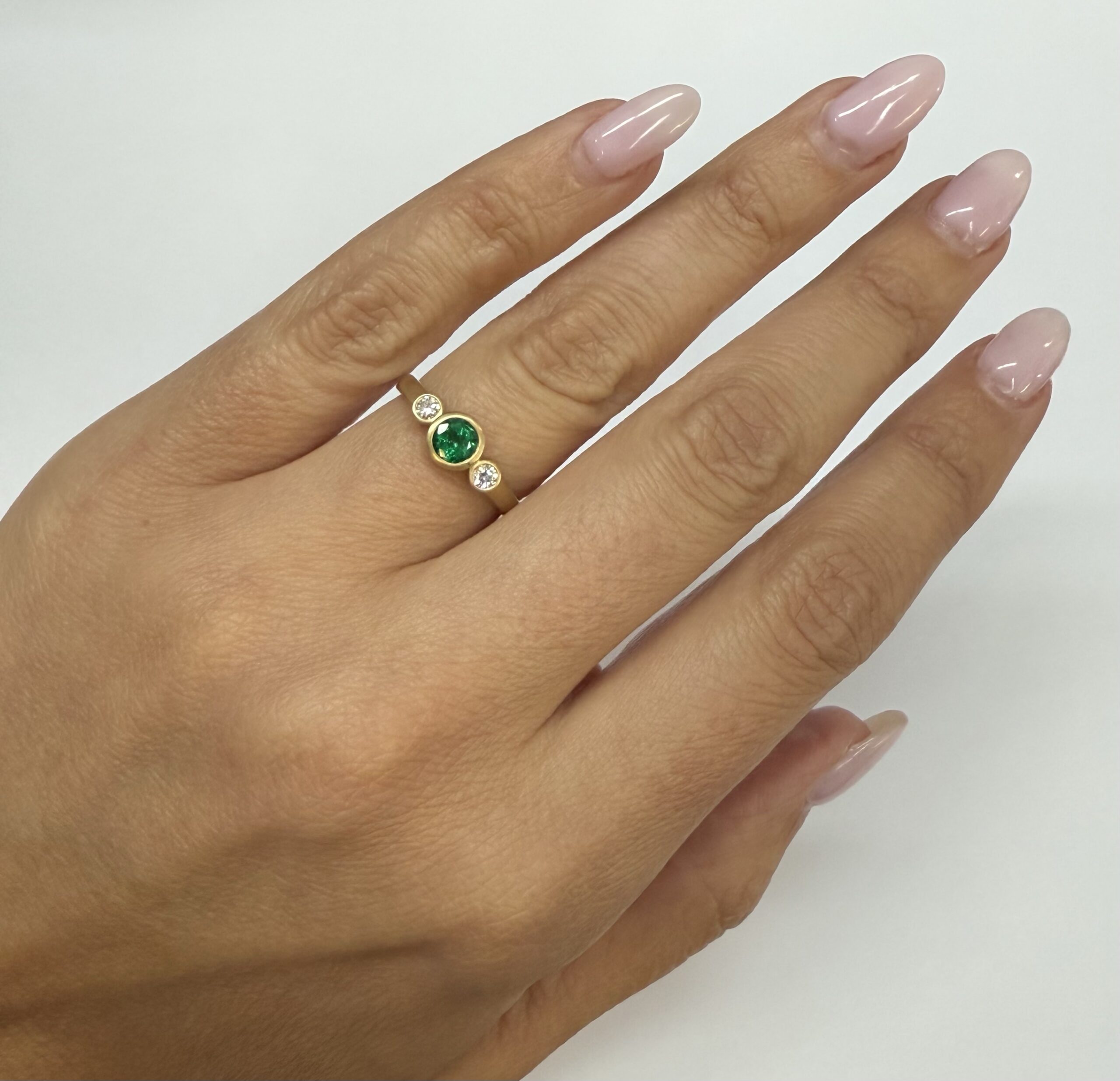 18k Yellow Gold Genuine .40 Cttw Emerald & Diamond Three Stone Ring - Image 28