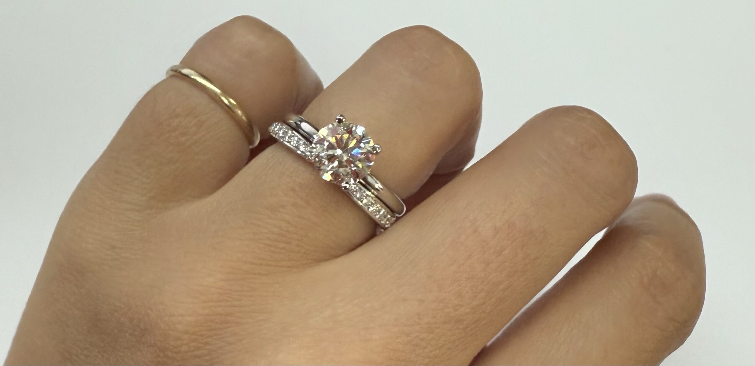 14k White Gold .23 Cttw Round Brilliant Cut Diamond Notched Band - Image 32