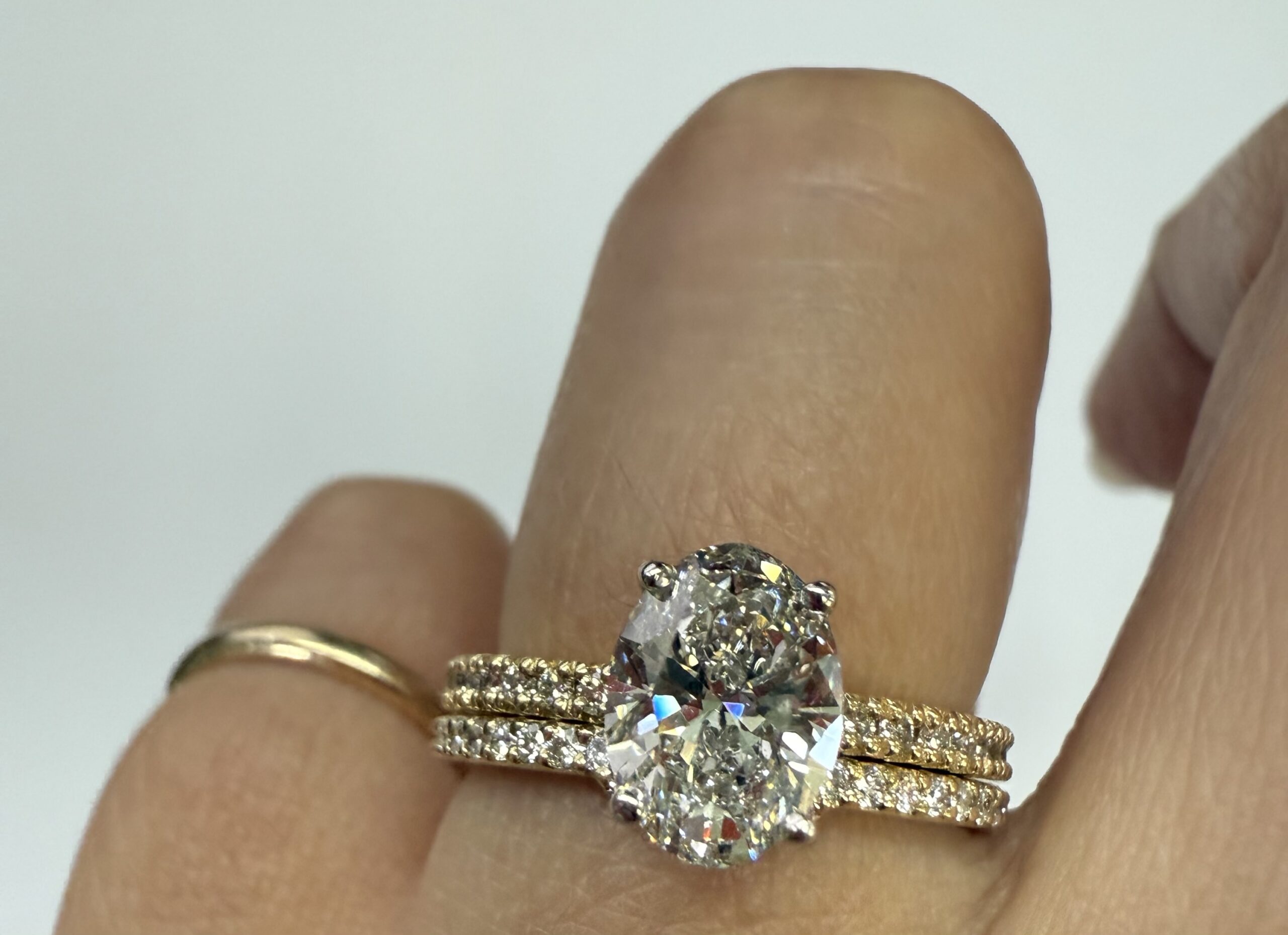 14k Yellow Gold 23 Stone Genuine .20 Cttw Round Brilliant Cut Diamond Fitted Band - Image 11