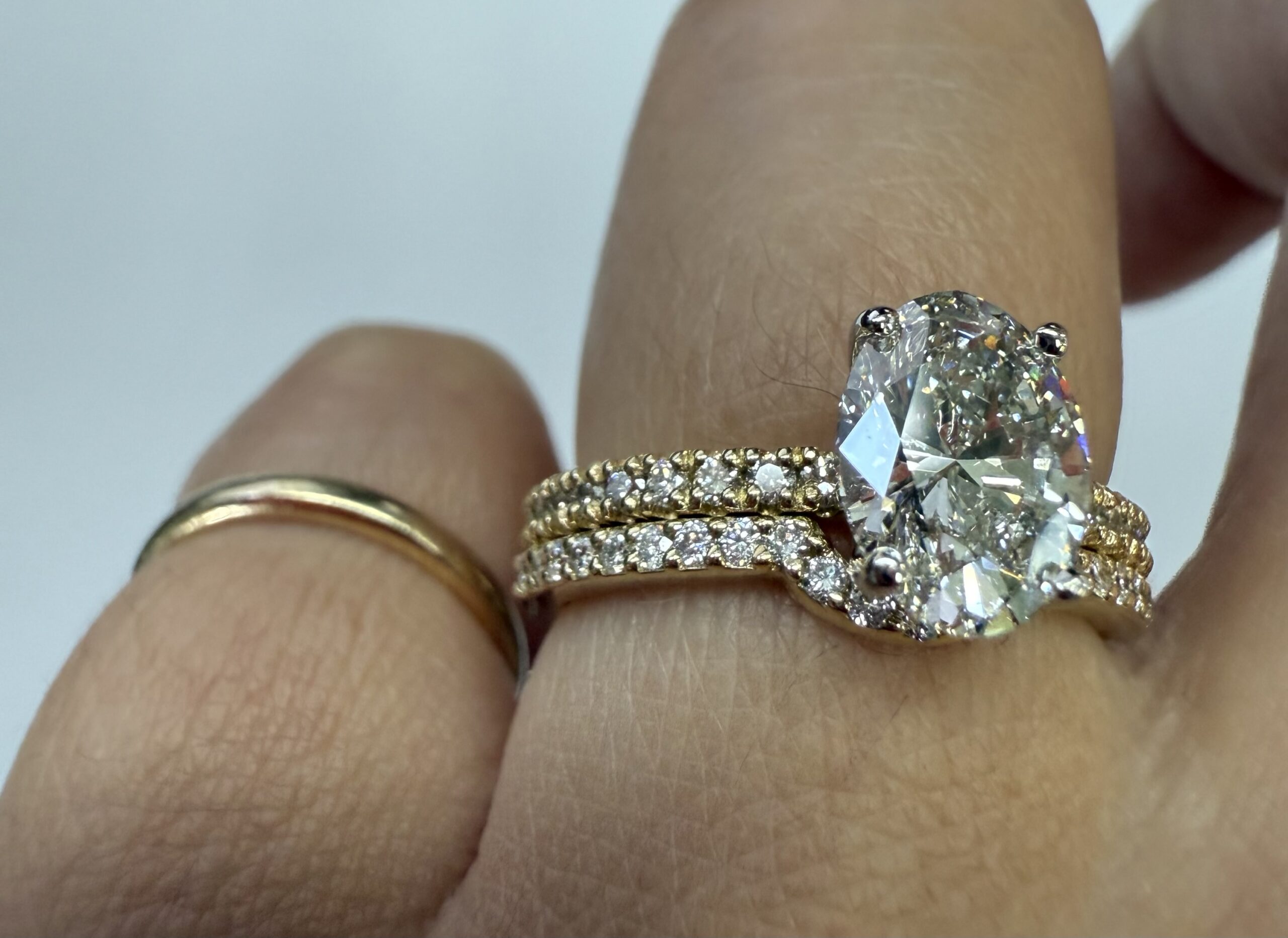 14k Yellow Gold 23 Stone Genuine .20 Cttw Round Brilliant Cut Diamond Fitted Band - Image 8