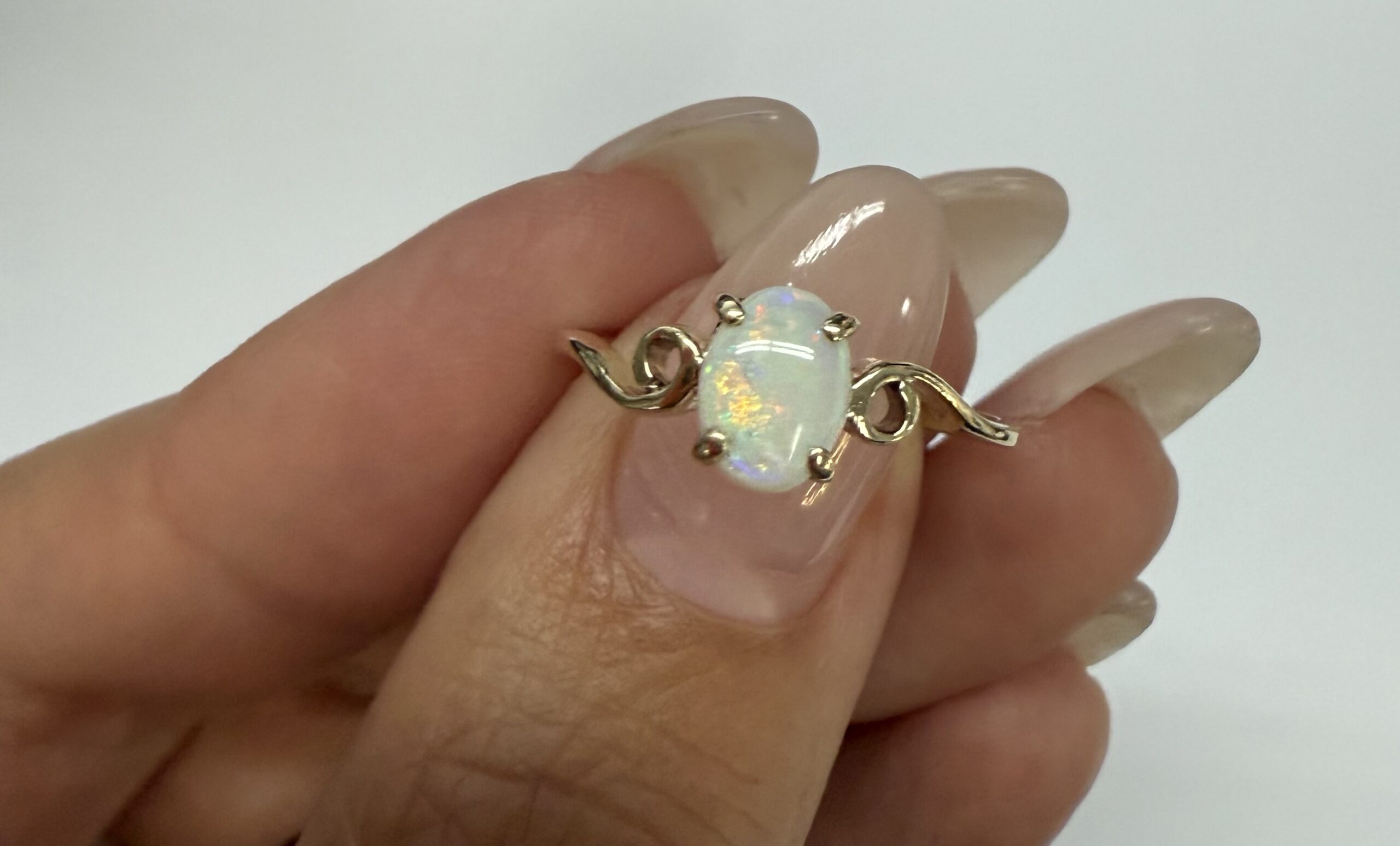 Vintage 10k Yellow Gold Genuine Opal Ring - Image 2