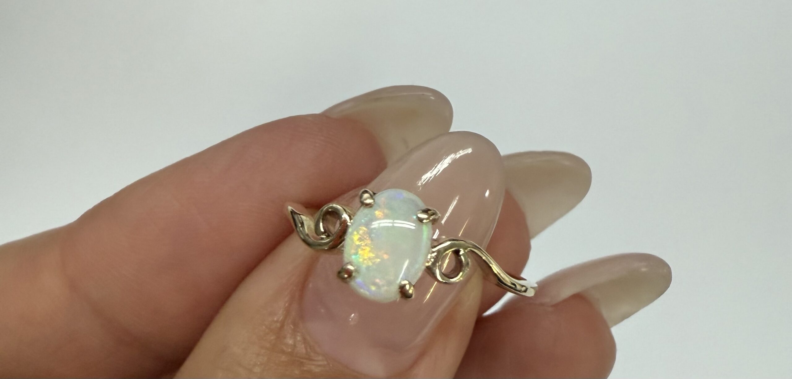Vintage 10k Yellow Gold Genuine Opal Ring - Image 5