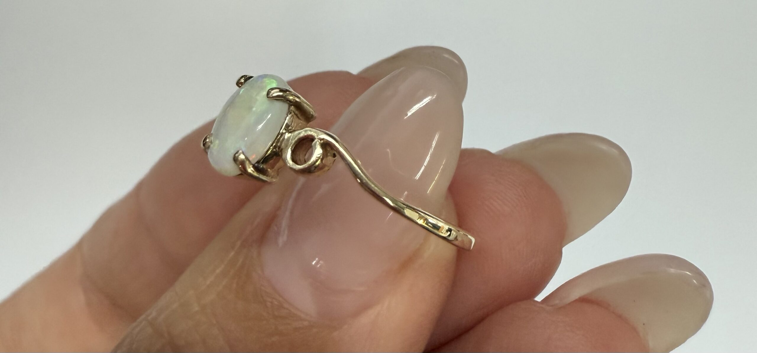 Vintage 10k Yellow Gold Genuine Opal Ring - Image 6