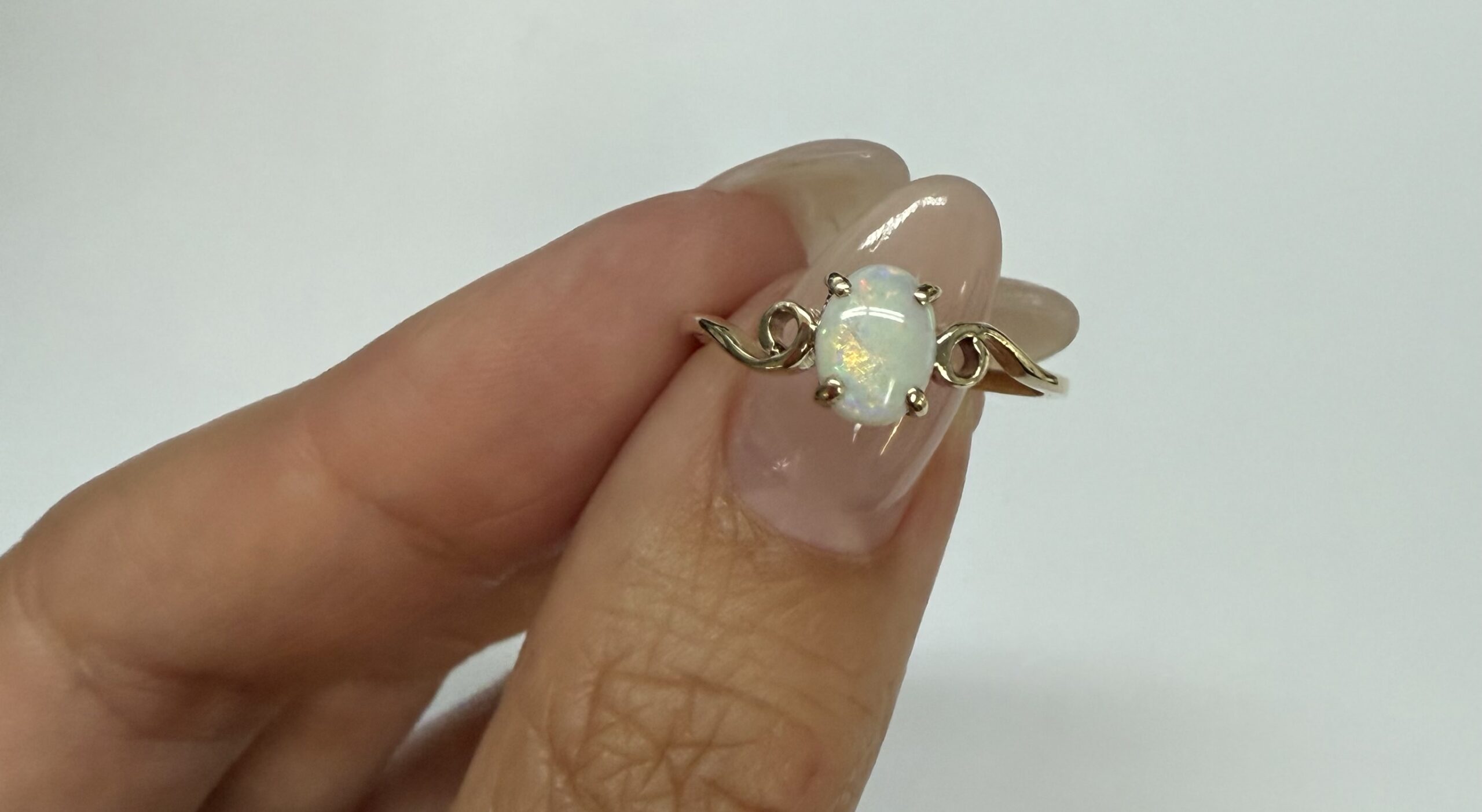 Vintage 10k Yellow Gold Genuine Opal Ring - Image 8