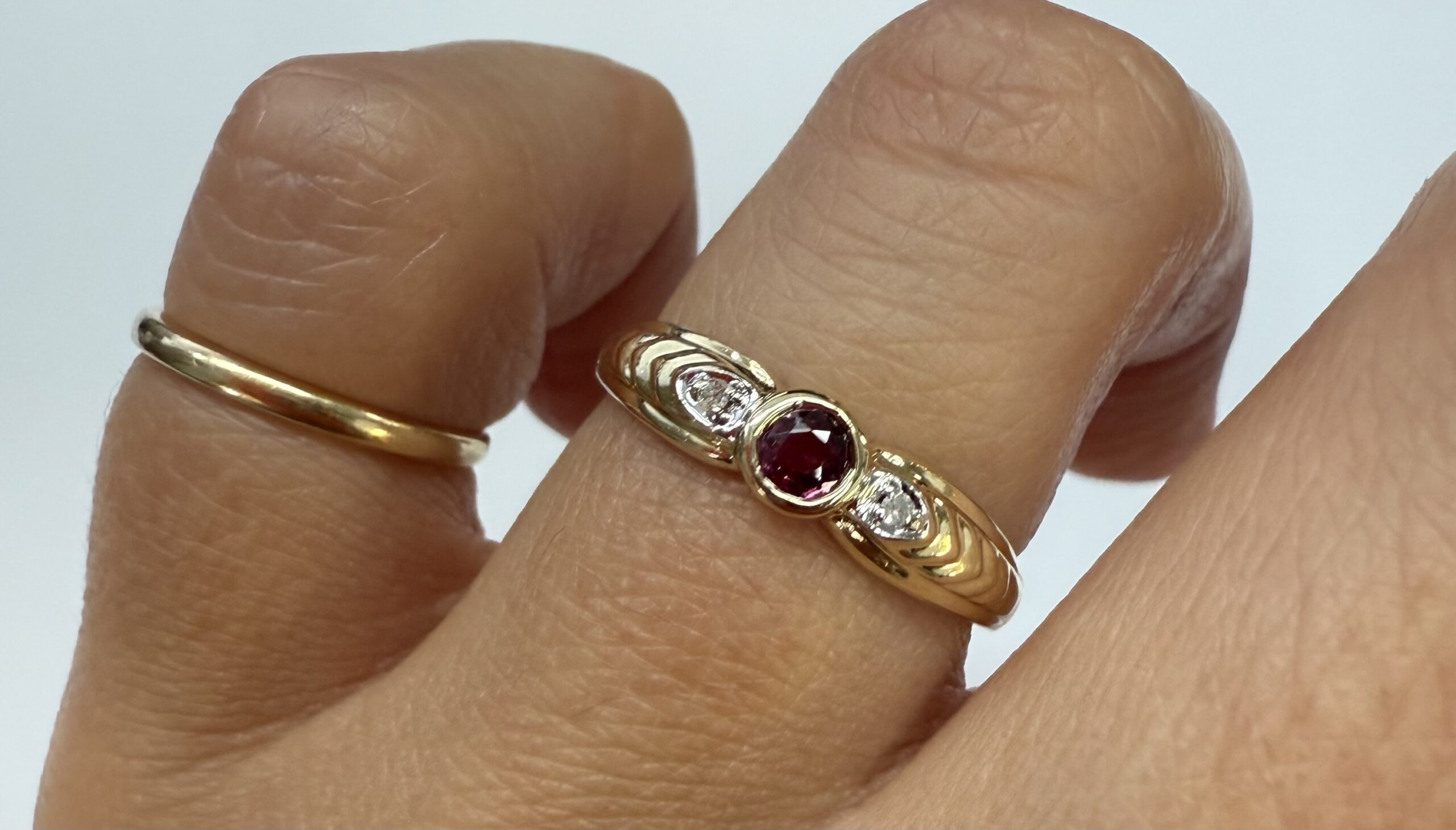 Vintage 14k Yellow Gold Bezel Set Ruby Ring - Image 16